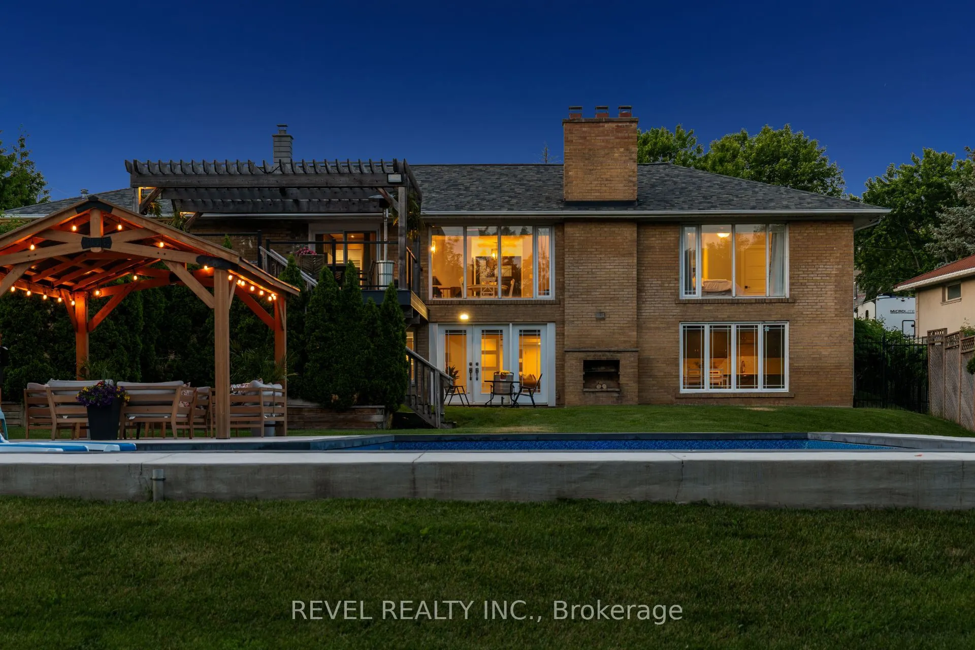 1648 Crediton Parkway