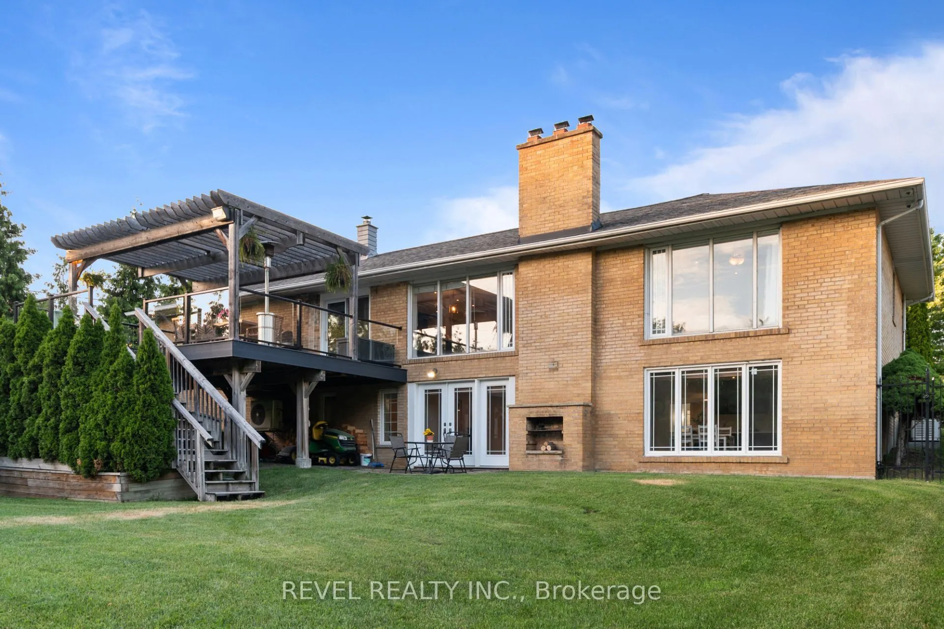 1648 Crediton Parkway
