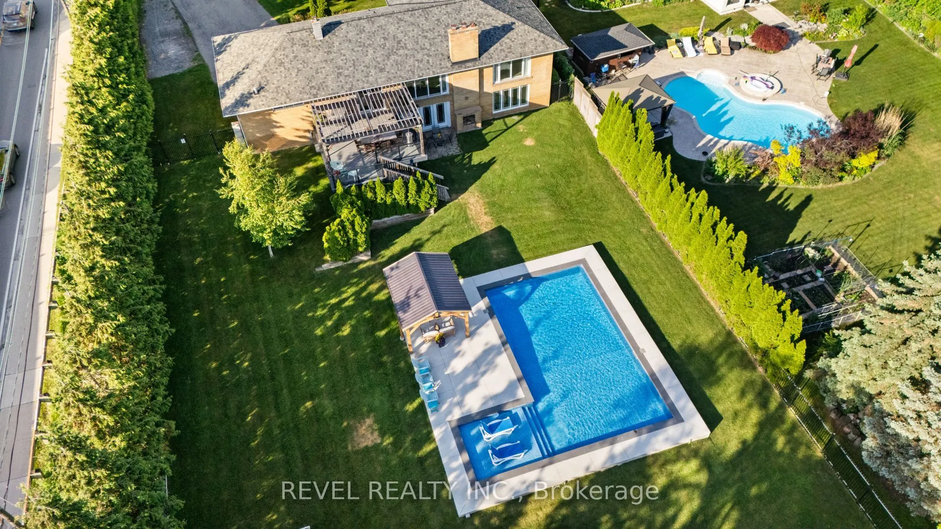 1648 Crediton Parkway