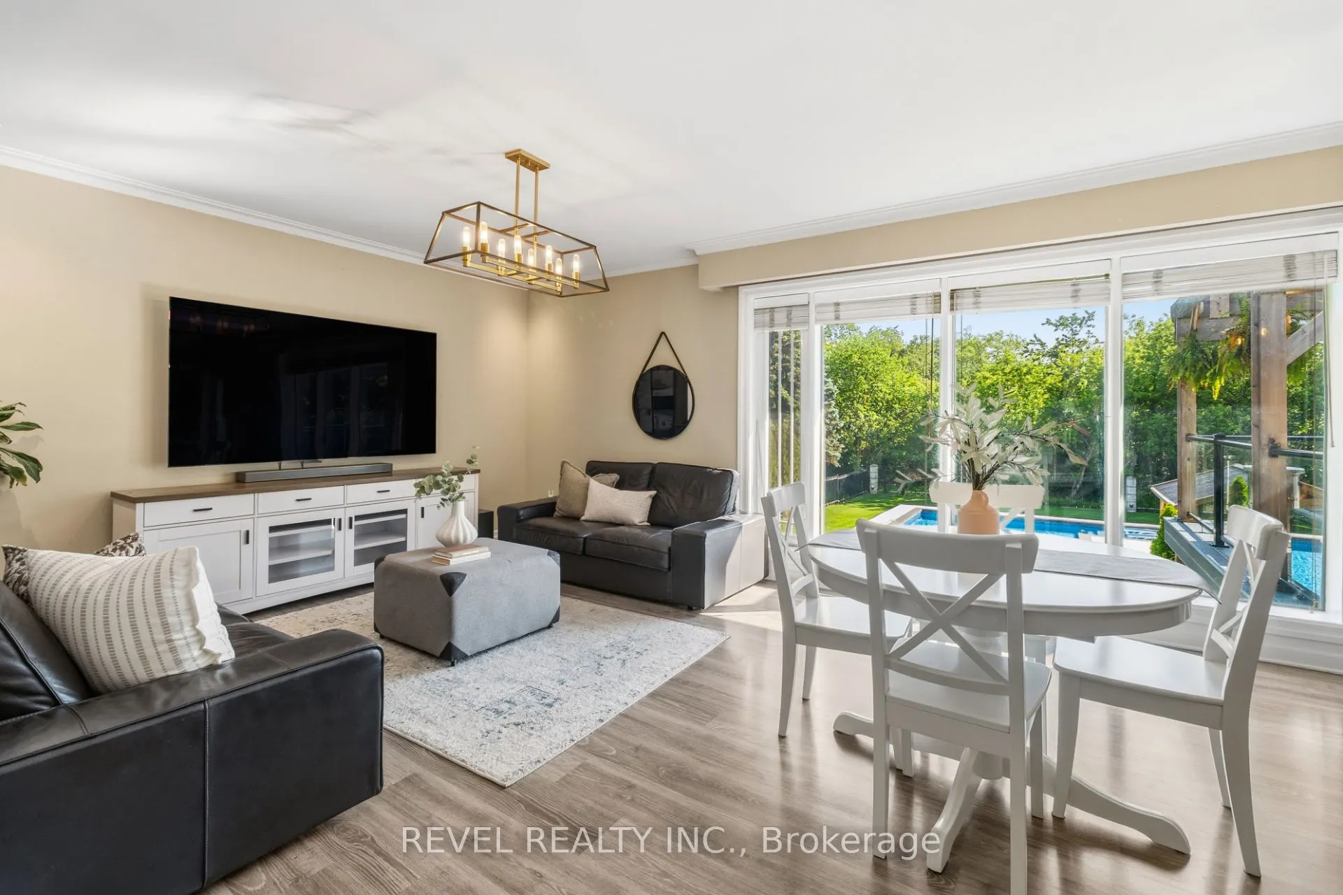 1648 Crediton Parkway
