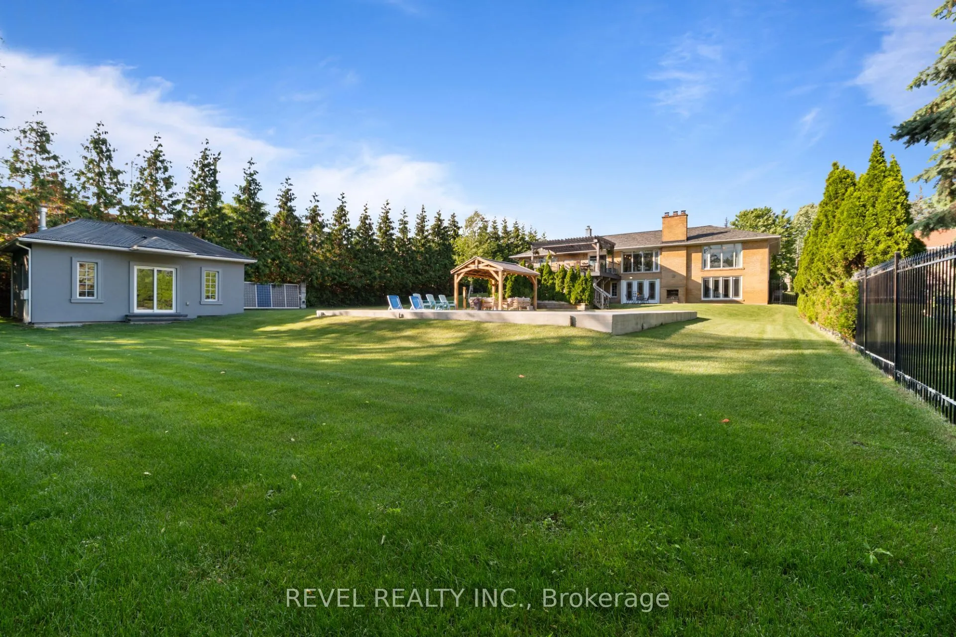 1648 Crediton Parkway