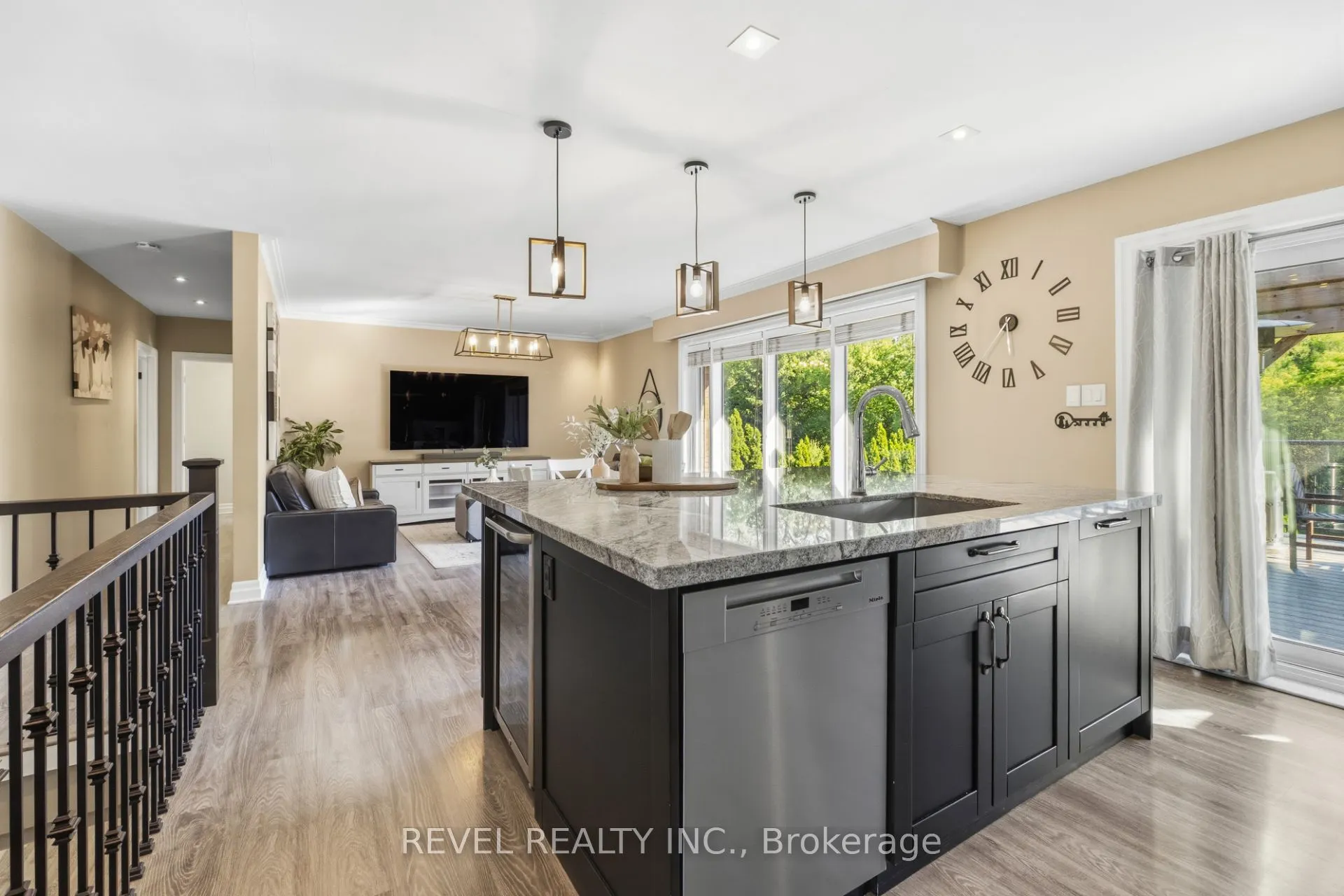 1648 Crediton Parkway