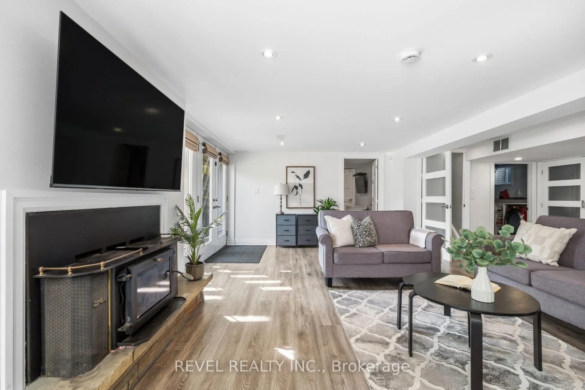1648 Crediton Parkway