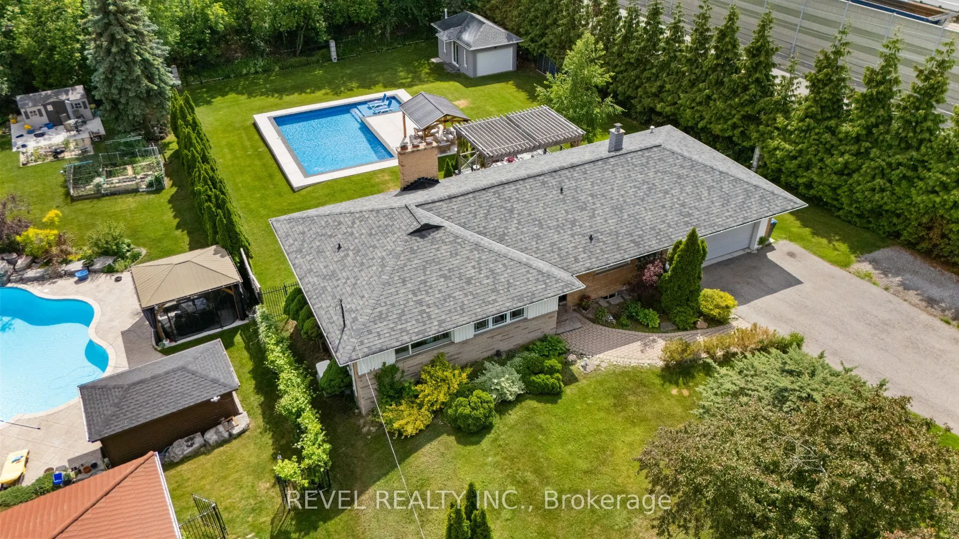1648 Crediton Parkway