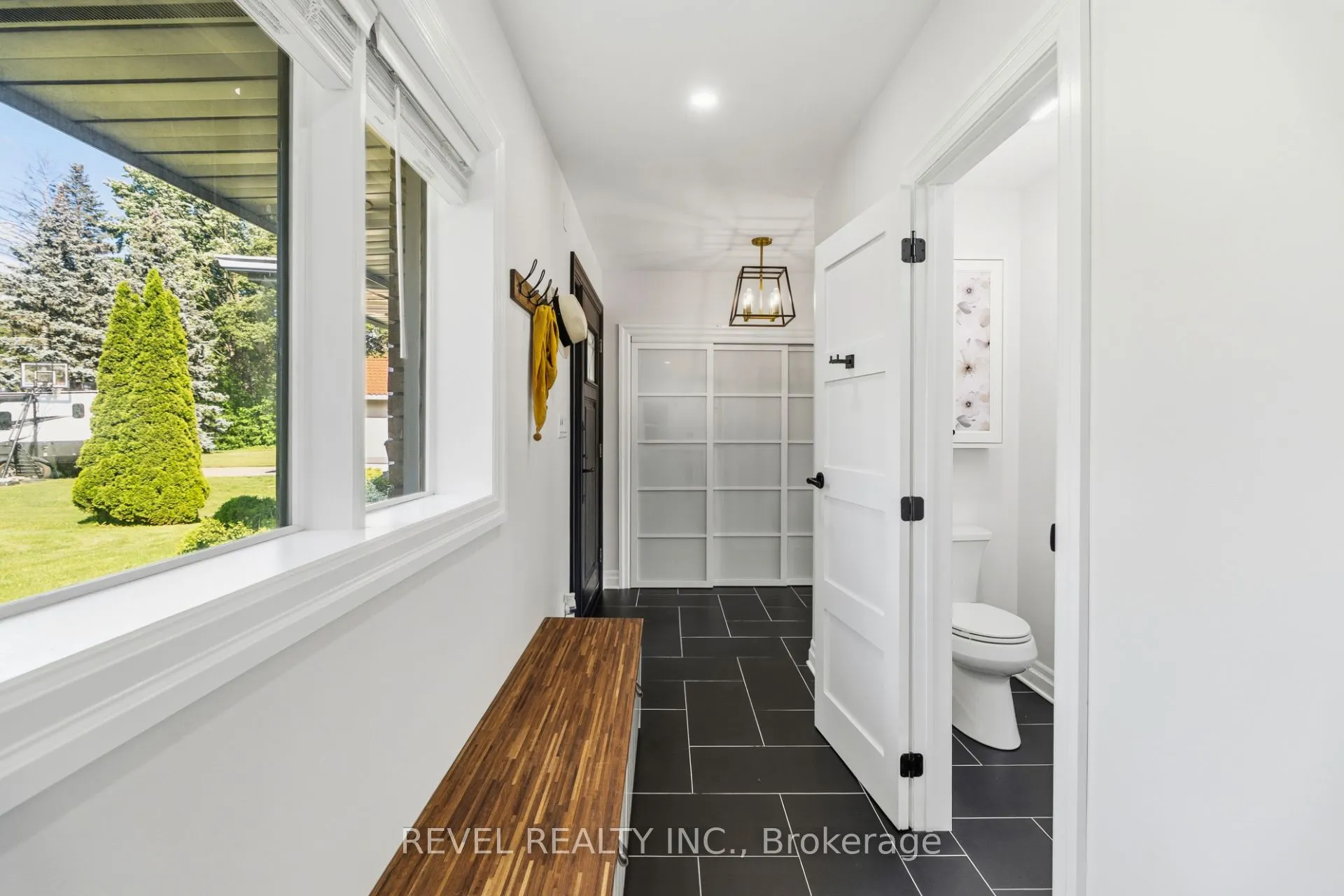 1648 Crediton Parkway