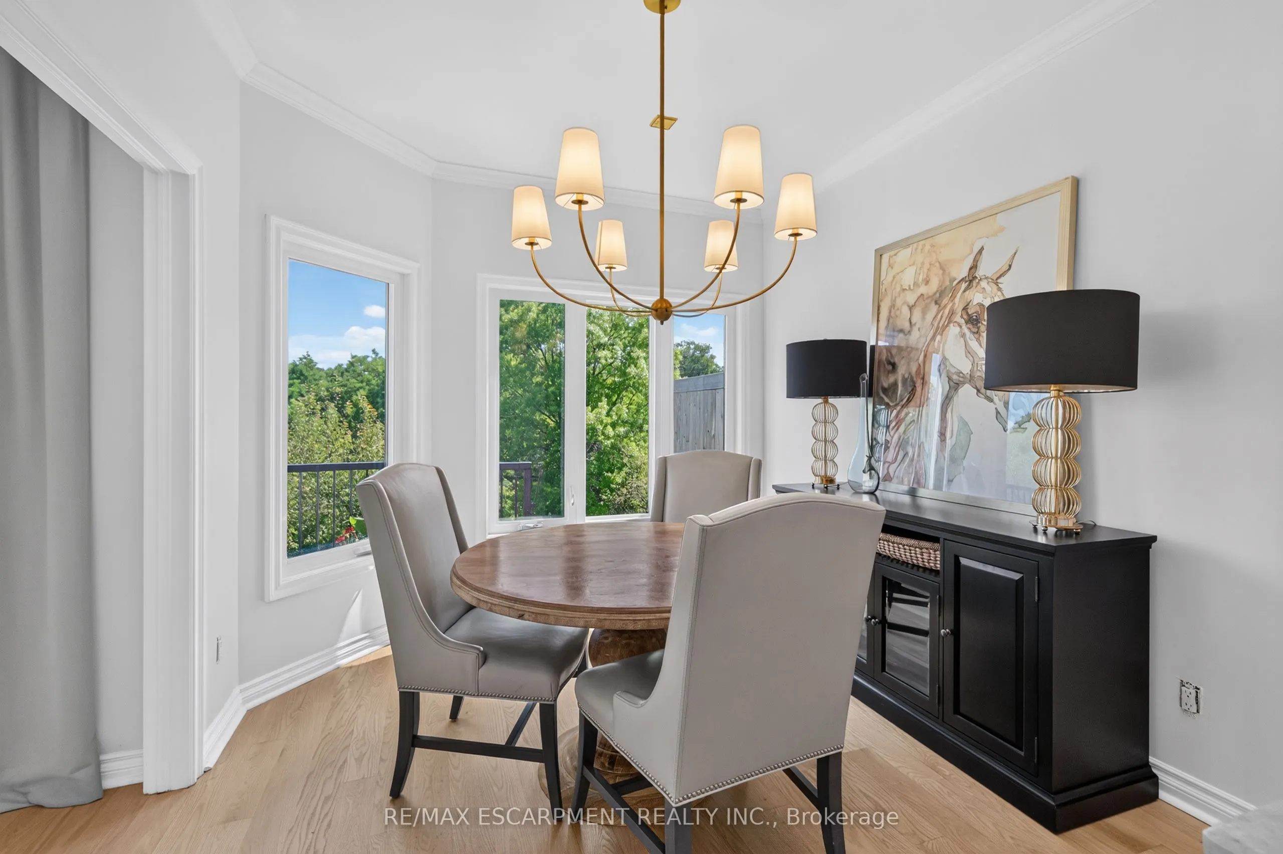 112 Fairwood Place W