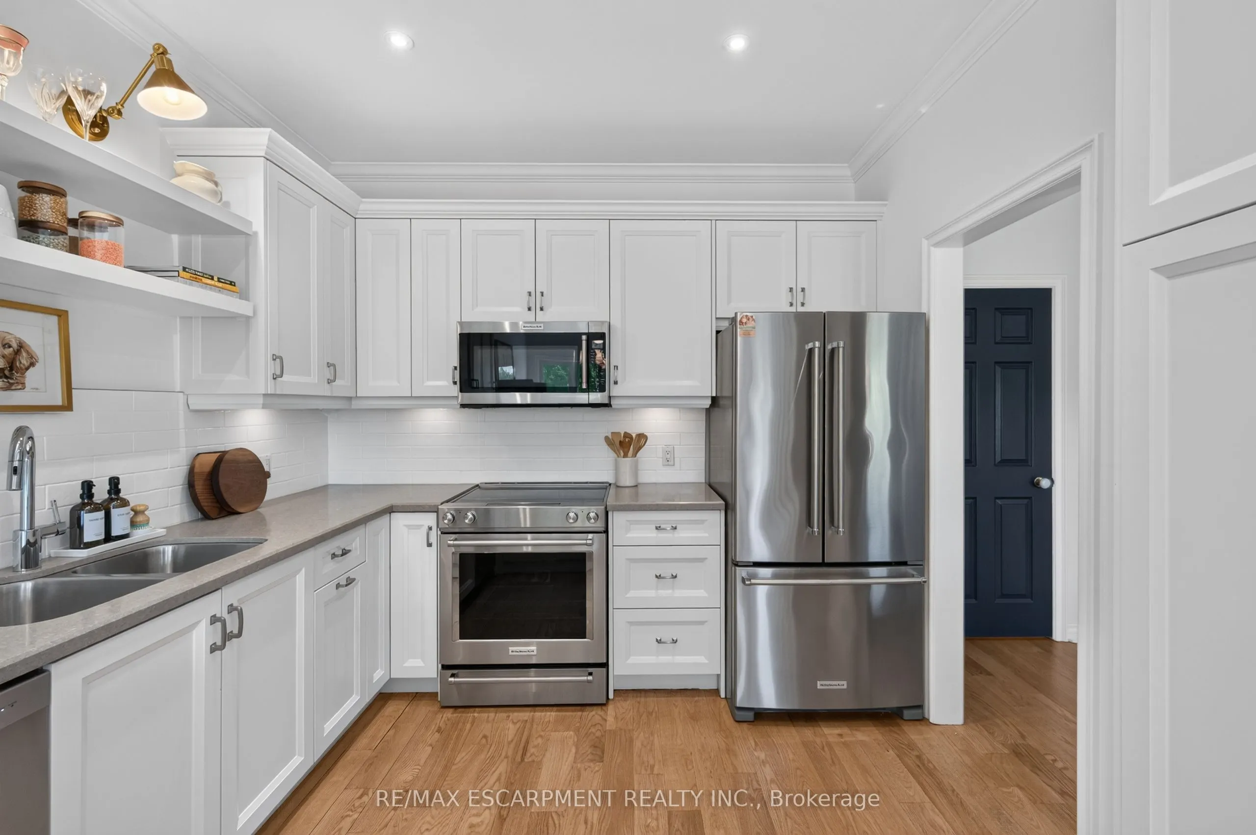 112 Fairwood Place W