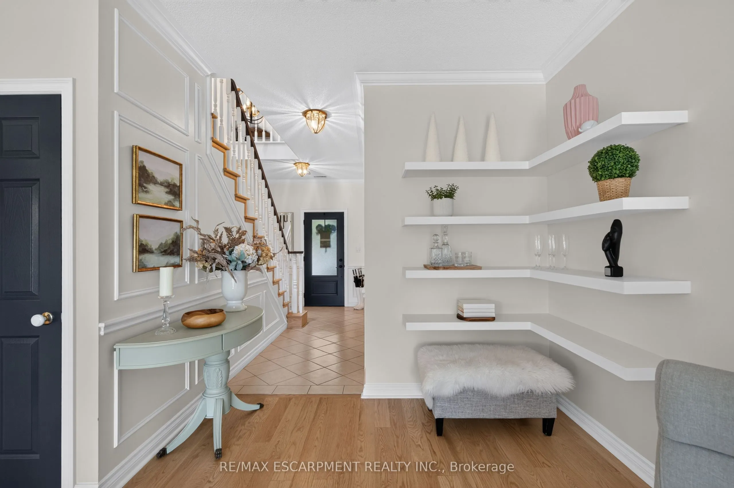 112 Fairwood Place W