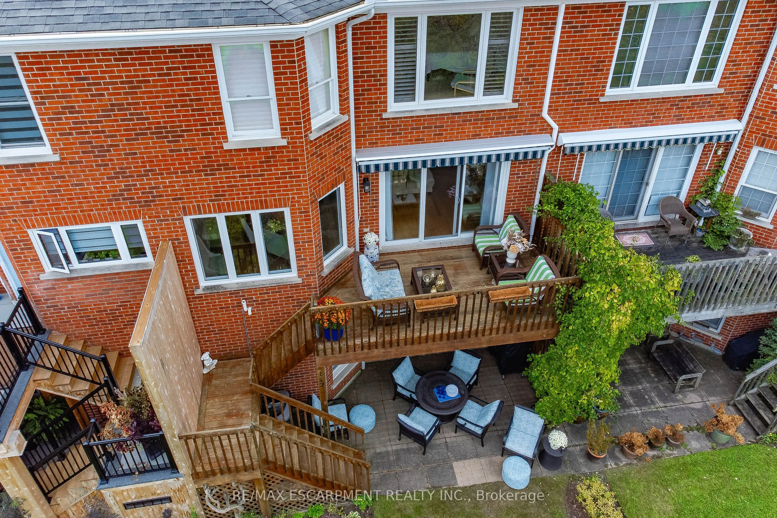 112 Fairwood Place W