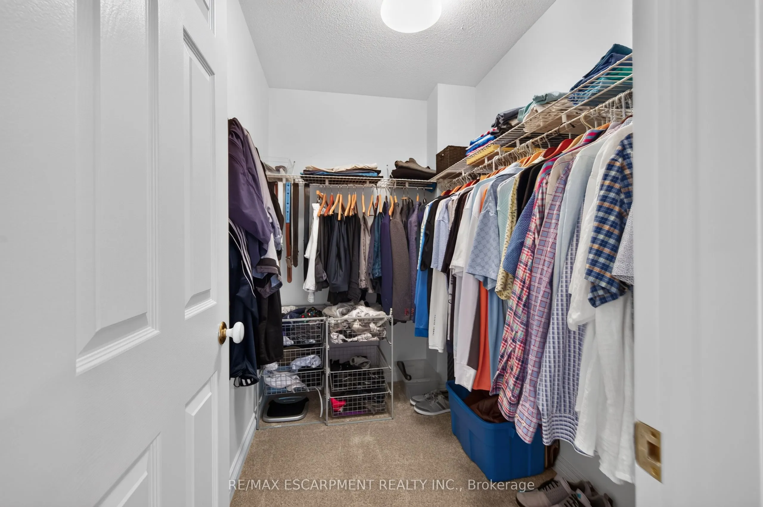 112 Fairwood Place W