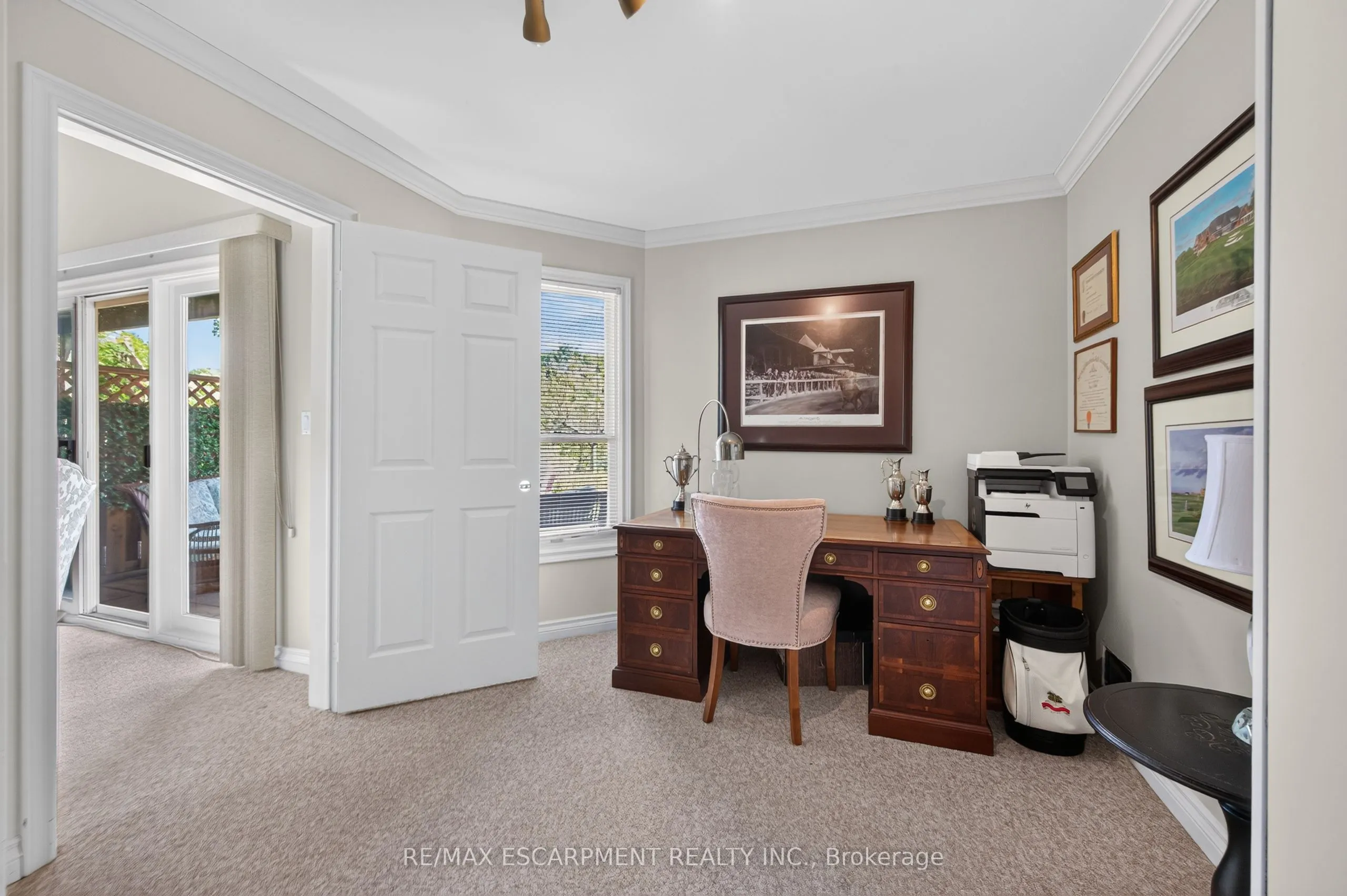 112 Fairwood Place W
