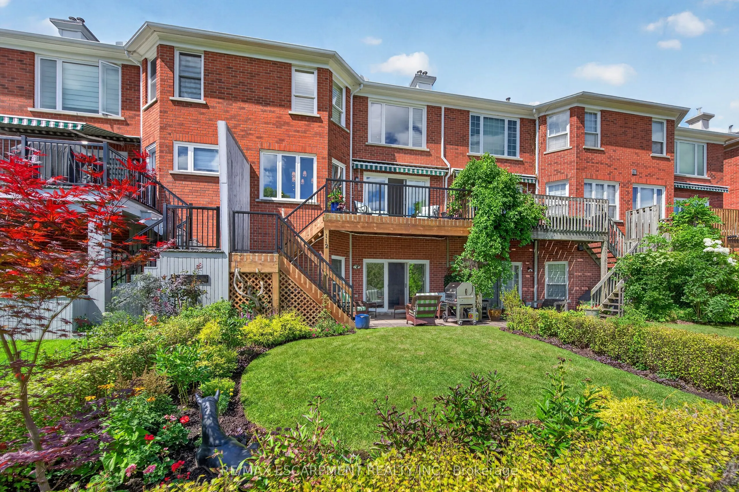 112 Fairwood Place W