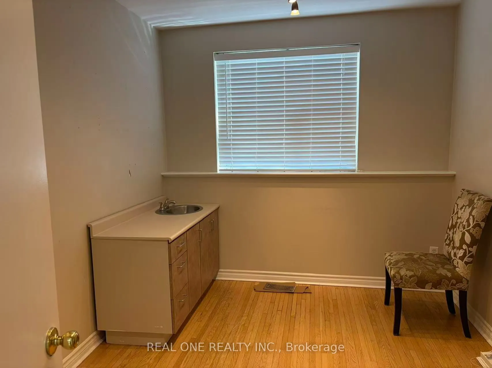 1712 Lakeshore Rd Road W #Second Floor