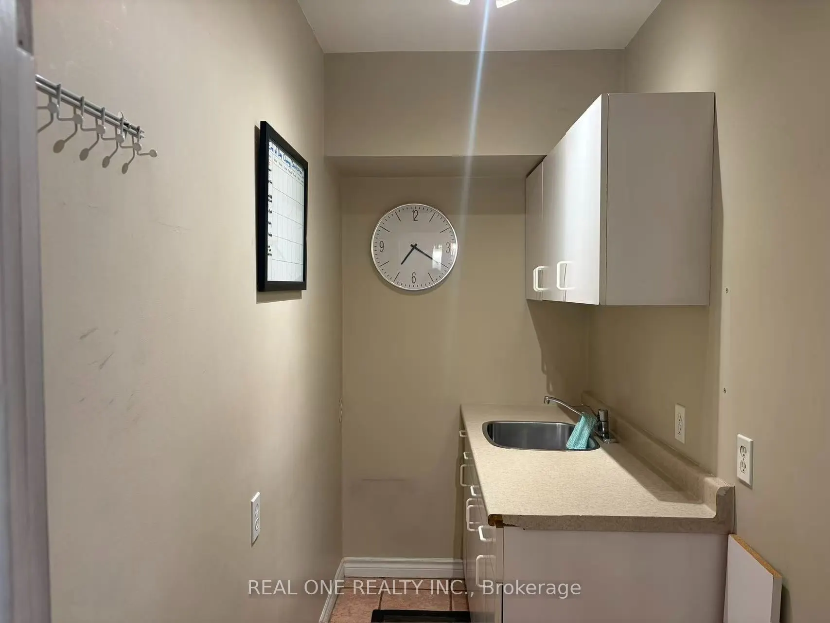 1712 Lakeshore Rd Road W #Second Floor
