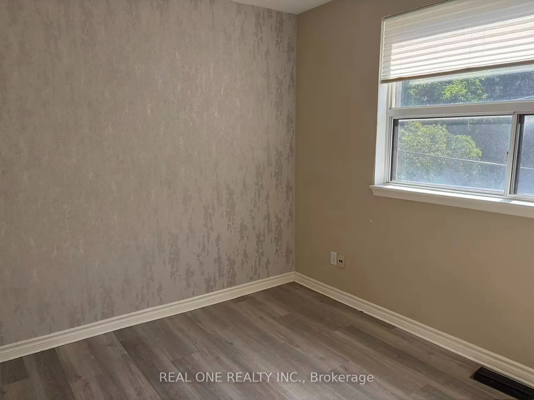 1712 Lakeshore Rd Road W #Second Floor