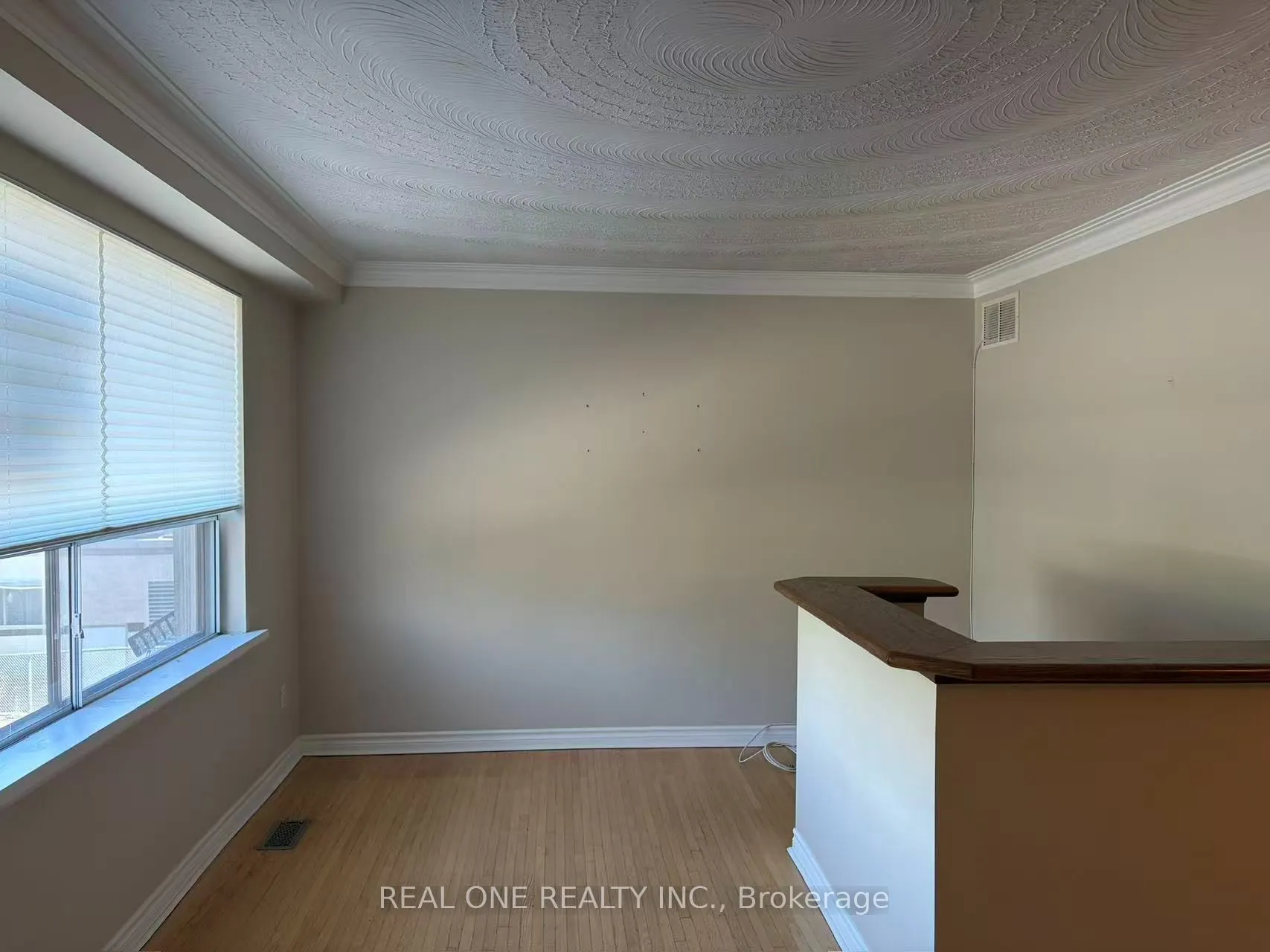 1712 Lakeshore Rd Road W #Second Floor