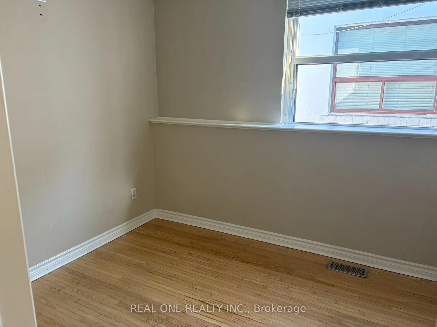 1712 Lakeshore Rd Road W #Second Floor