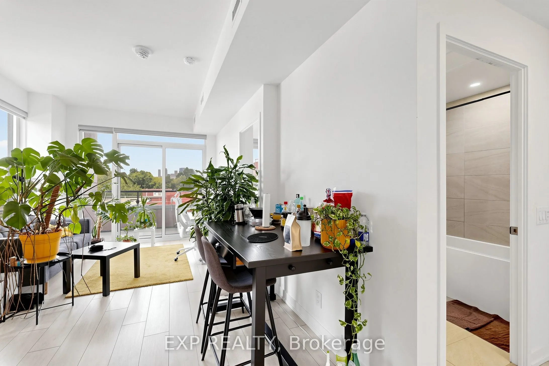 270 dufferin Street #318