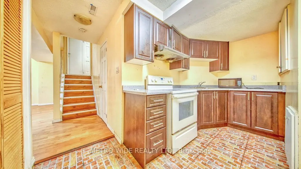 3706 Forest Bluff Crescent