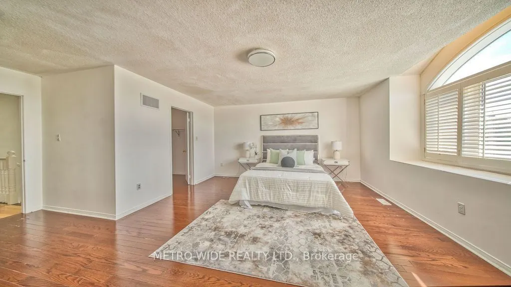 3706 Forest Bluff Crescent