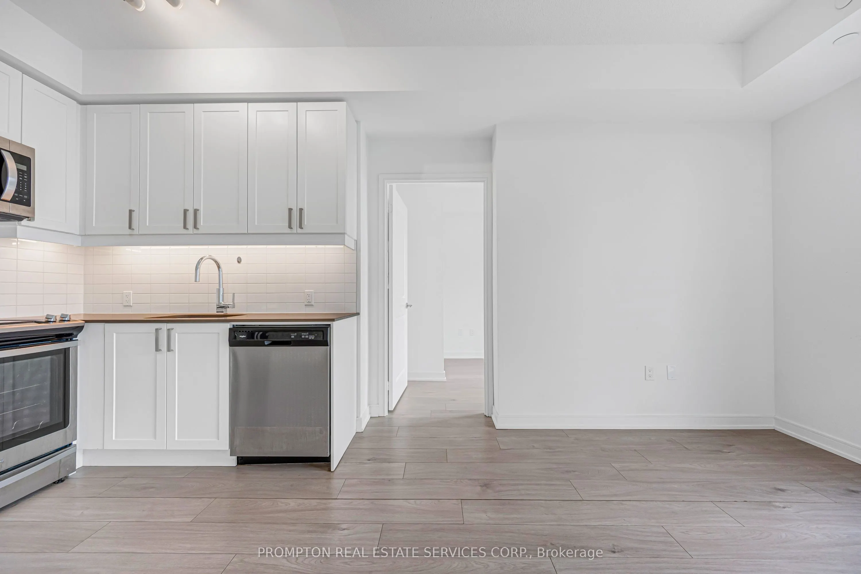 8 Nahani Way #3320