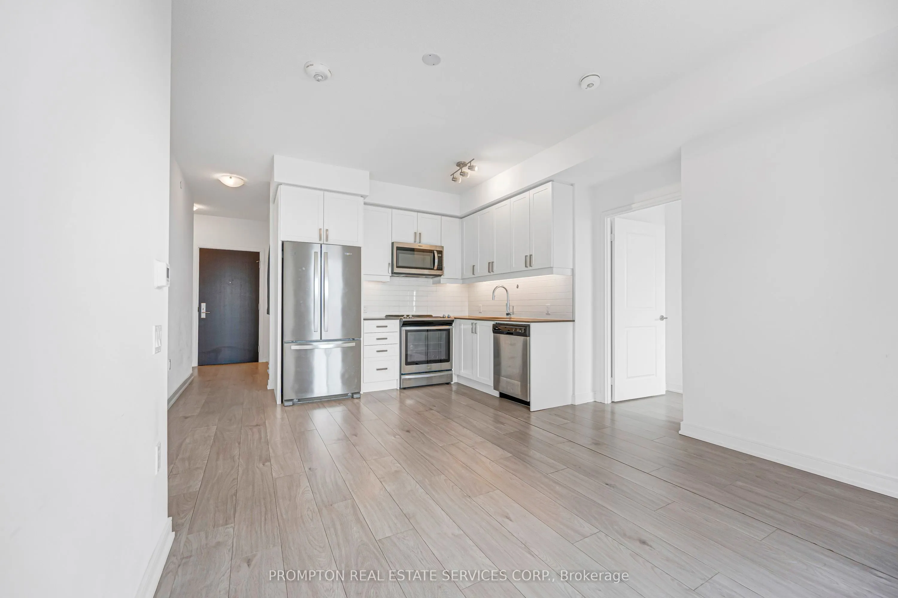 8 Nahani Way #3320
