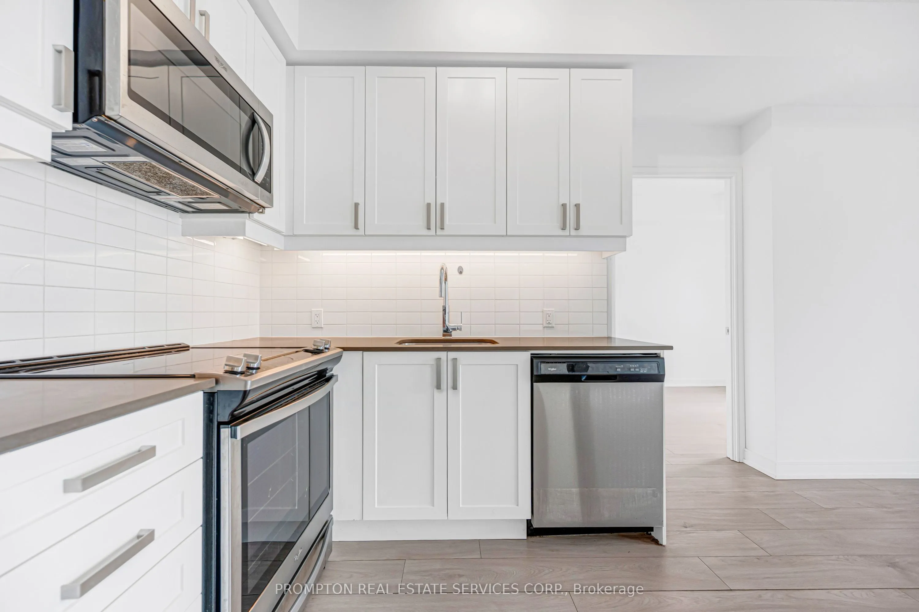 8 Nahani Way #3320