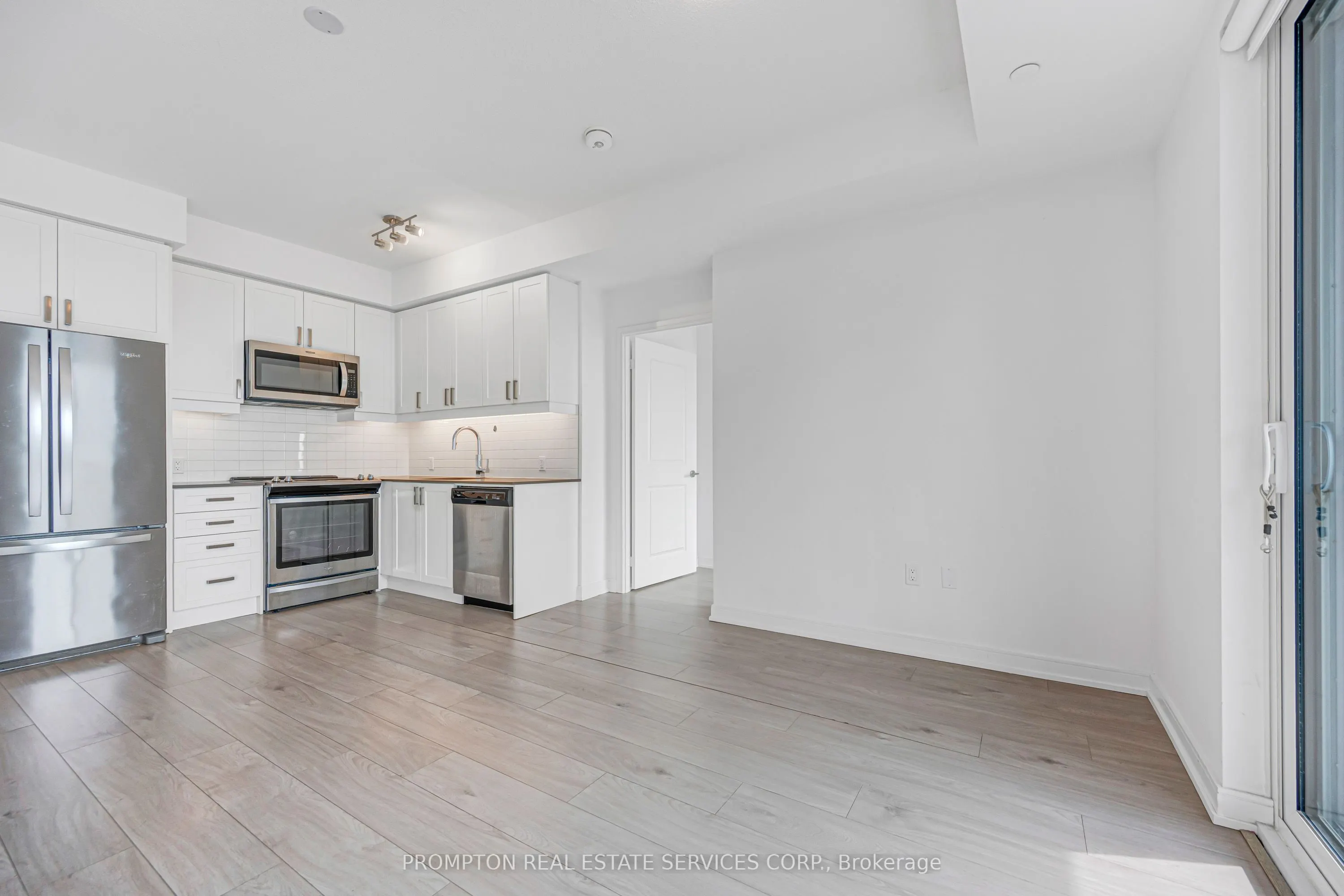 8 Nahani Way #3320