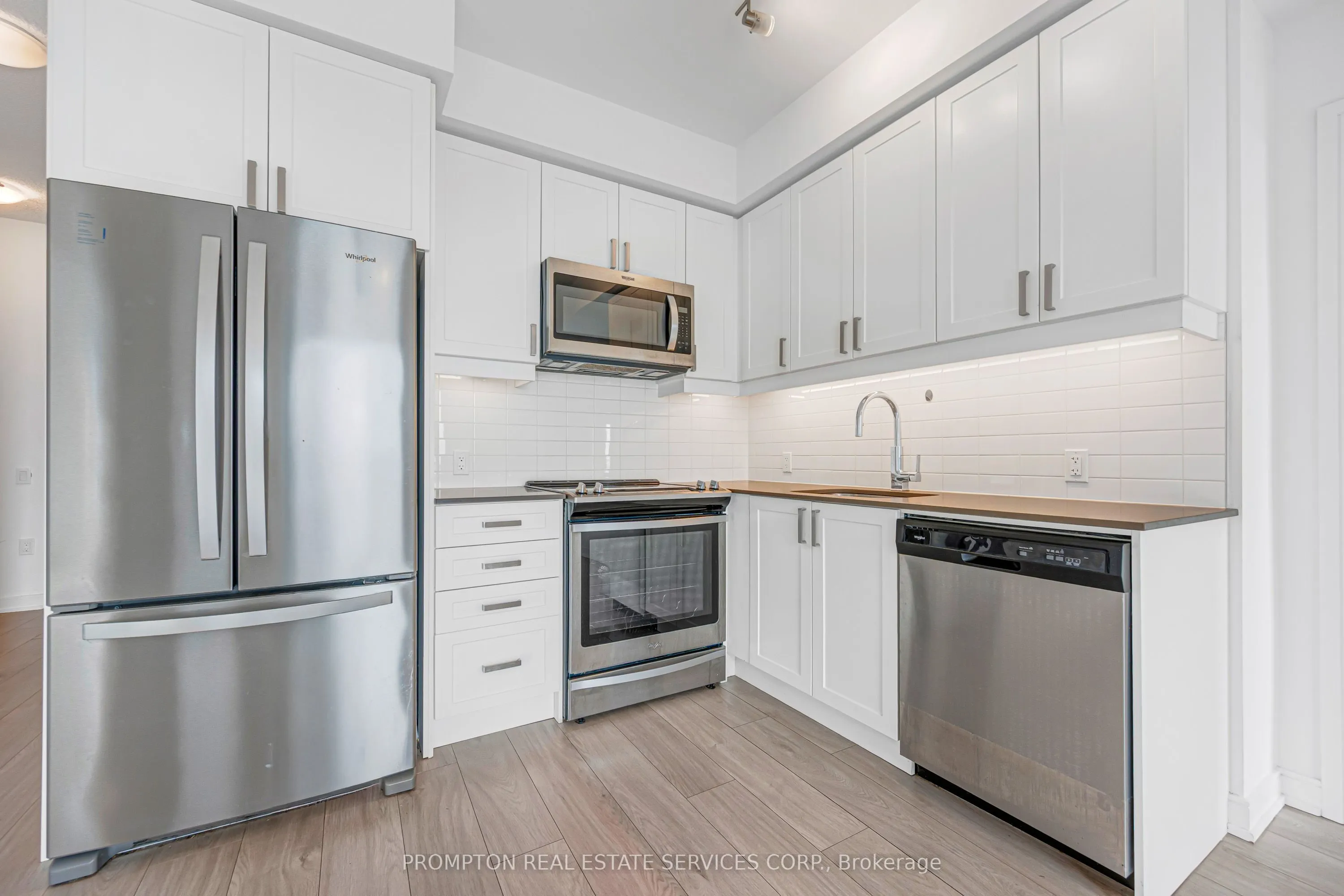 8 Nahani Way #3320