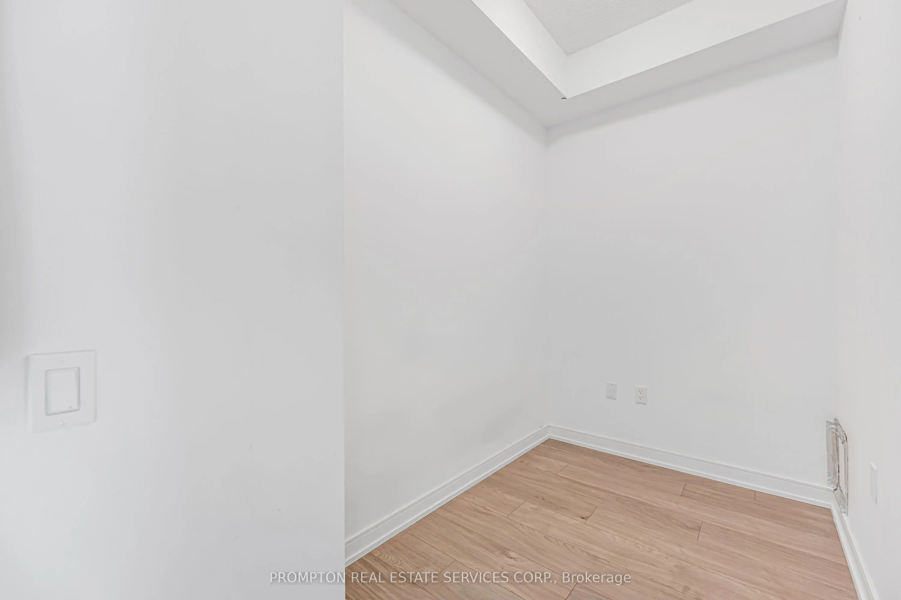 8 Nahani Way #3320