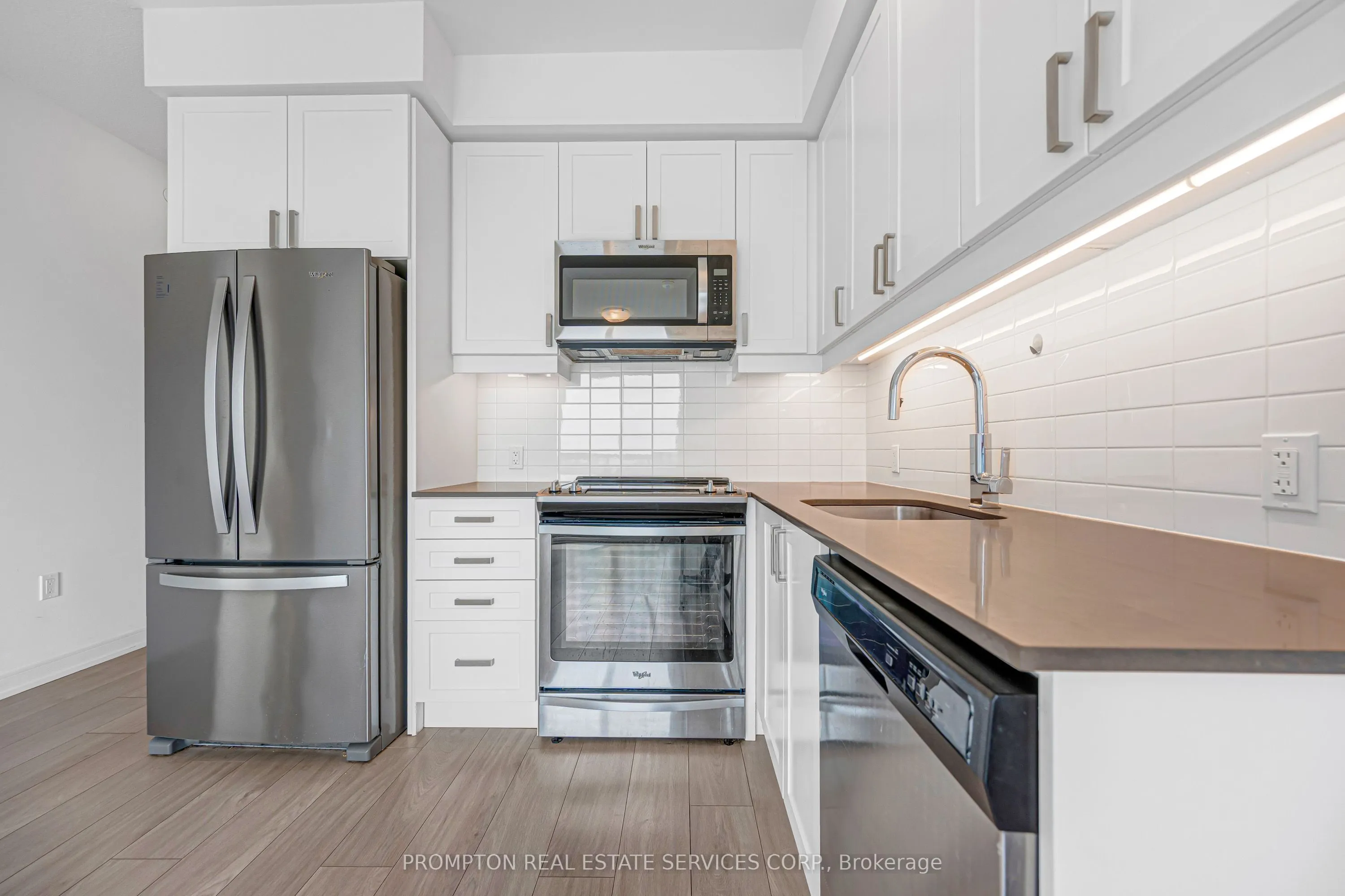 8 Nahani Way #3320