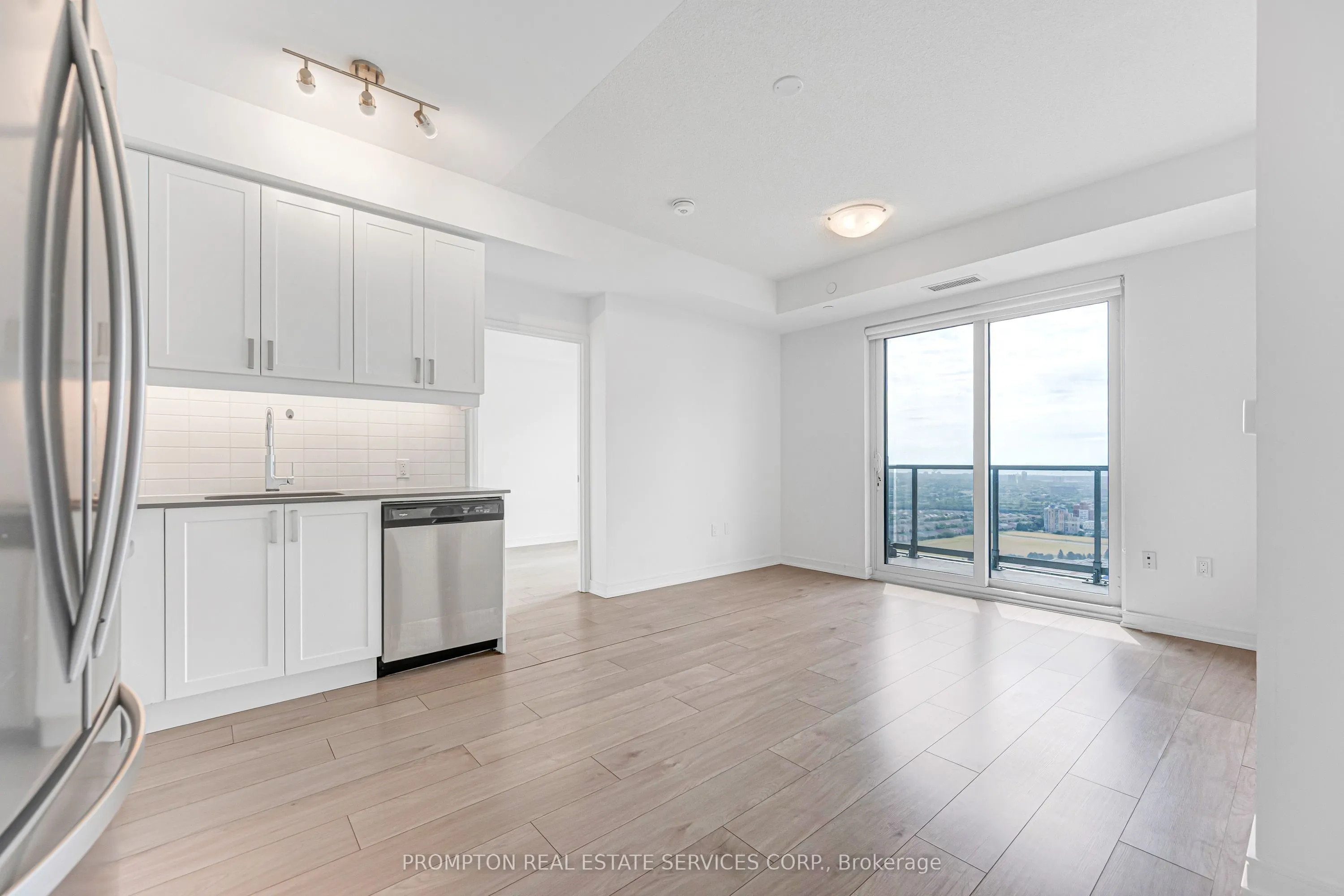 8 Nahani Way #3320