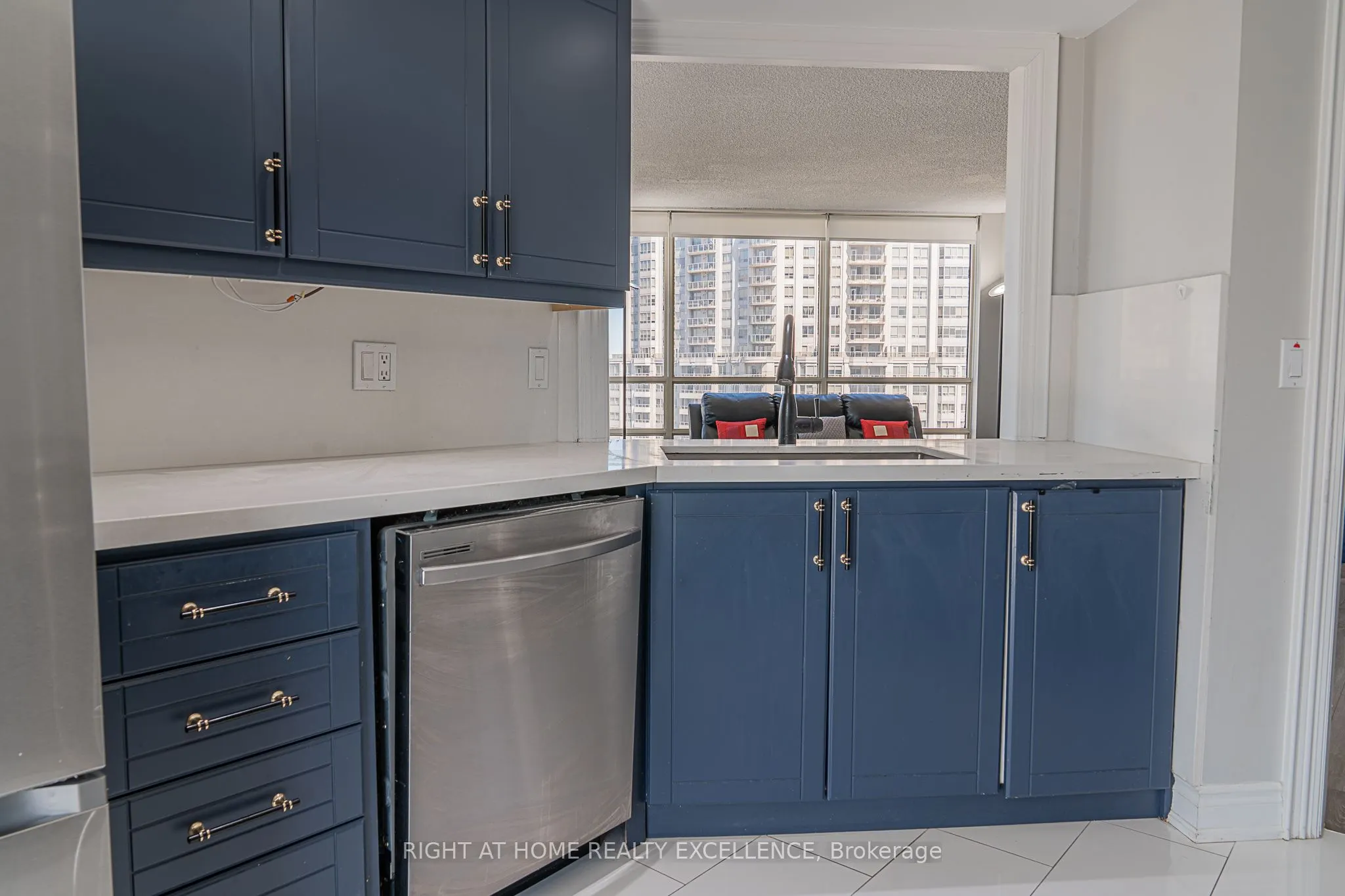 45 Kingsbridge Garden Circle #2410
