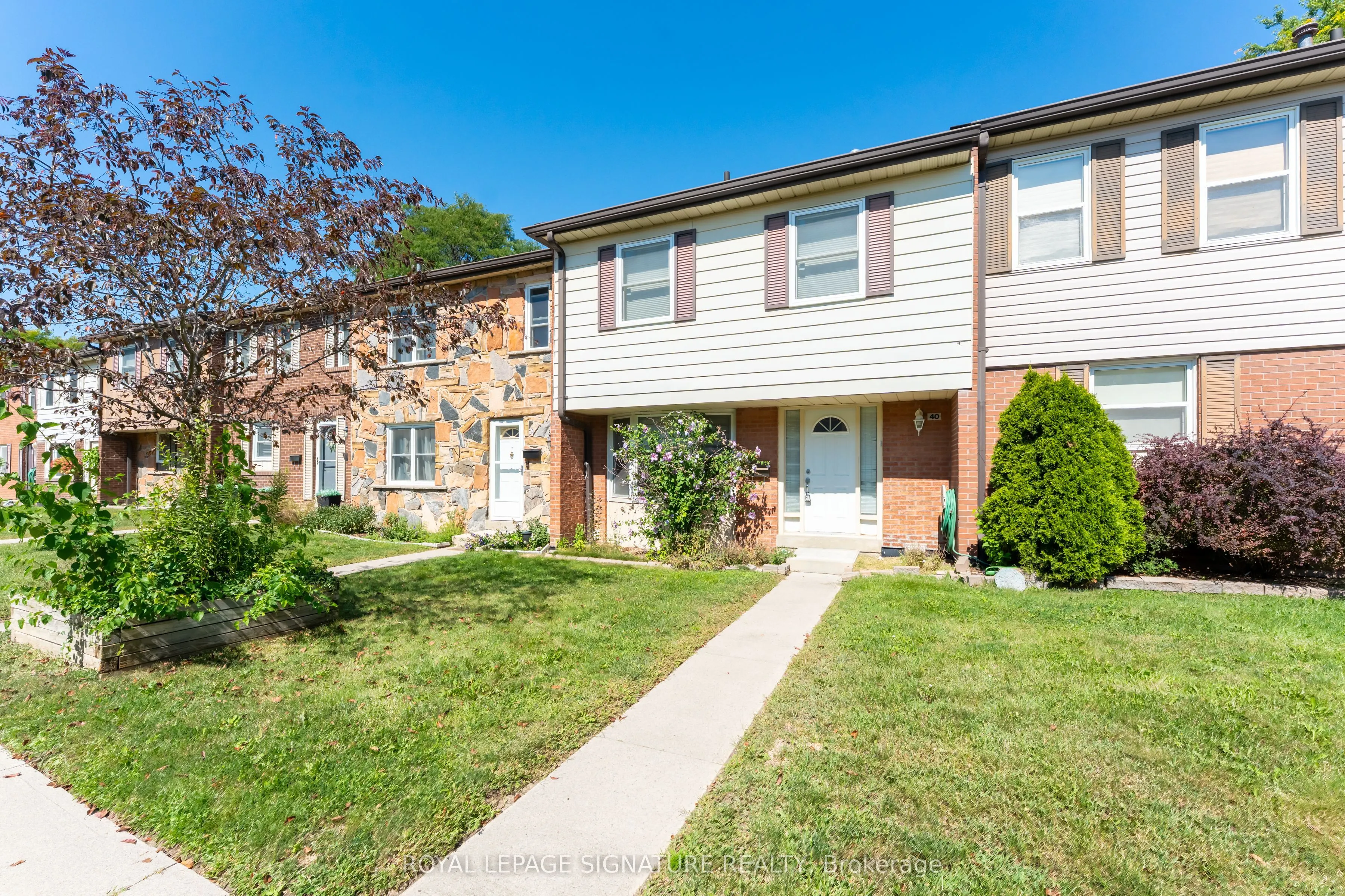 2825 Gananoque Drive #40