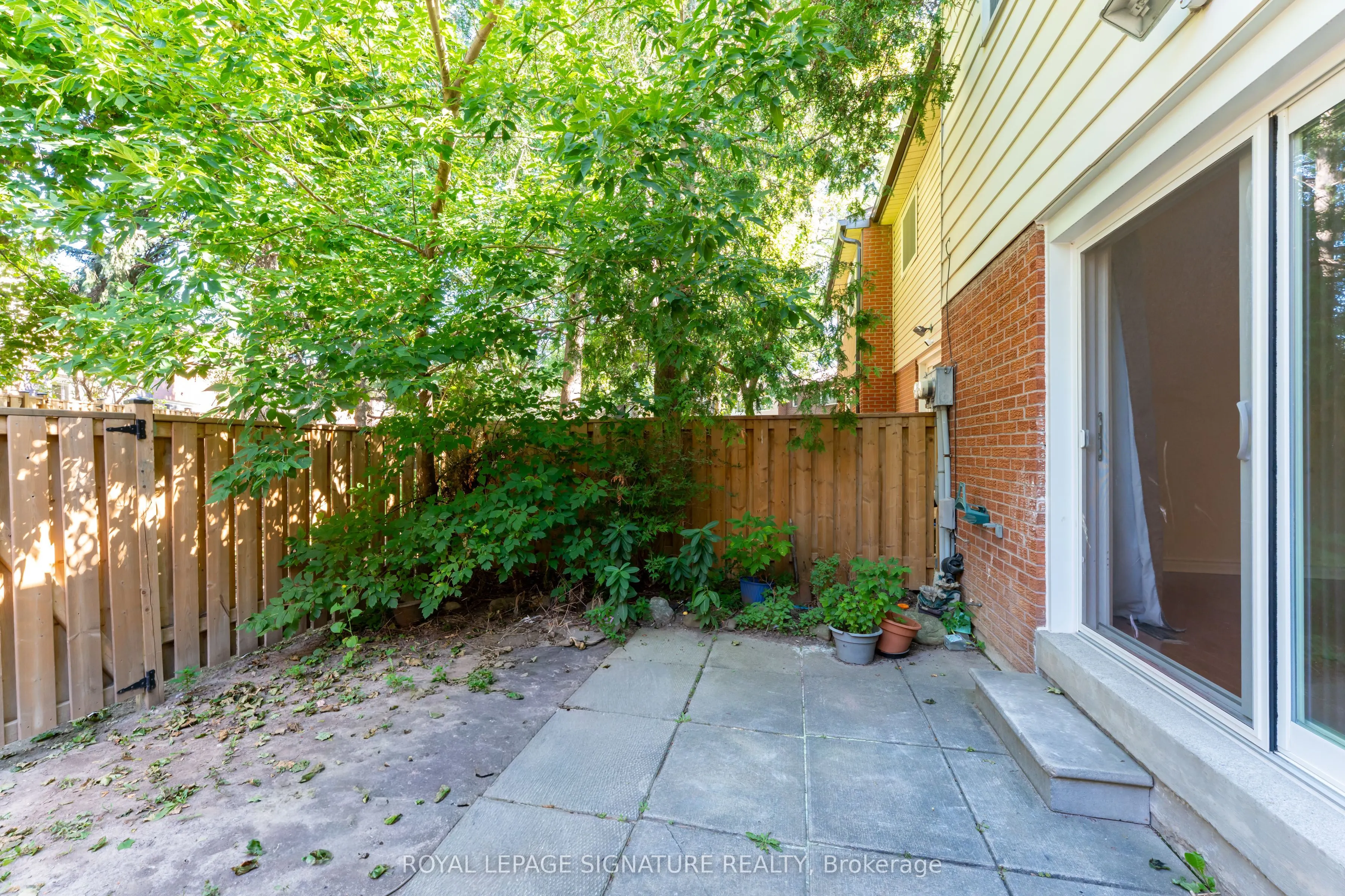2825 Gananoque Drive #40