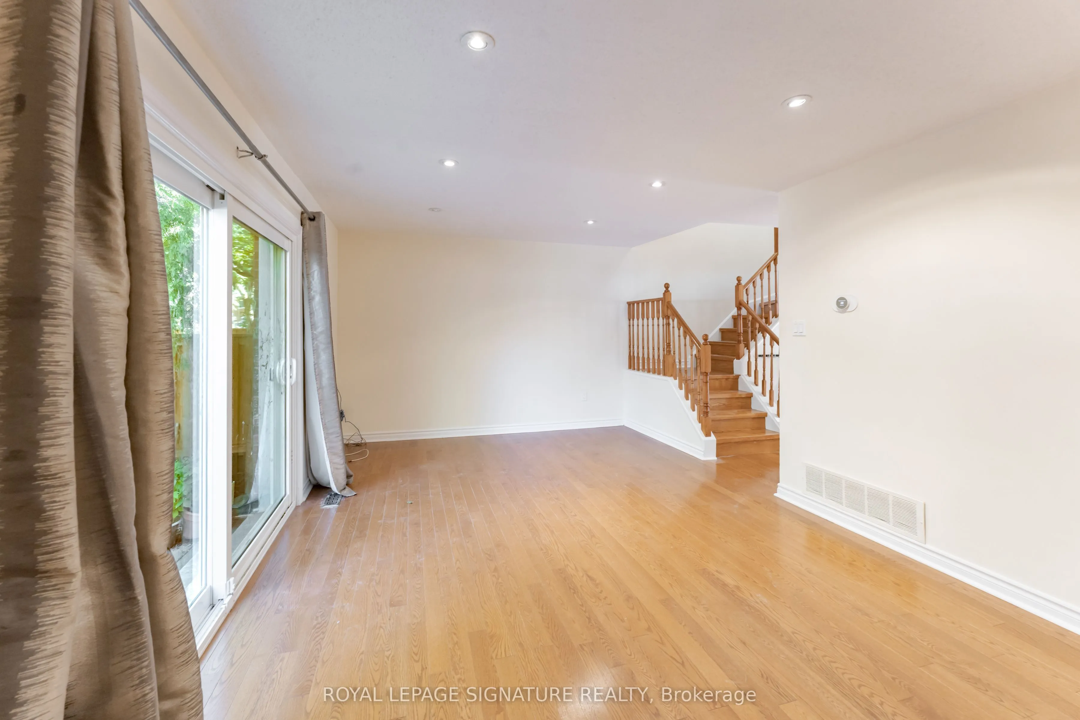 2825 Gananoque Drive #40