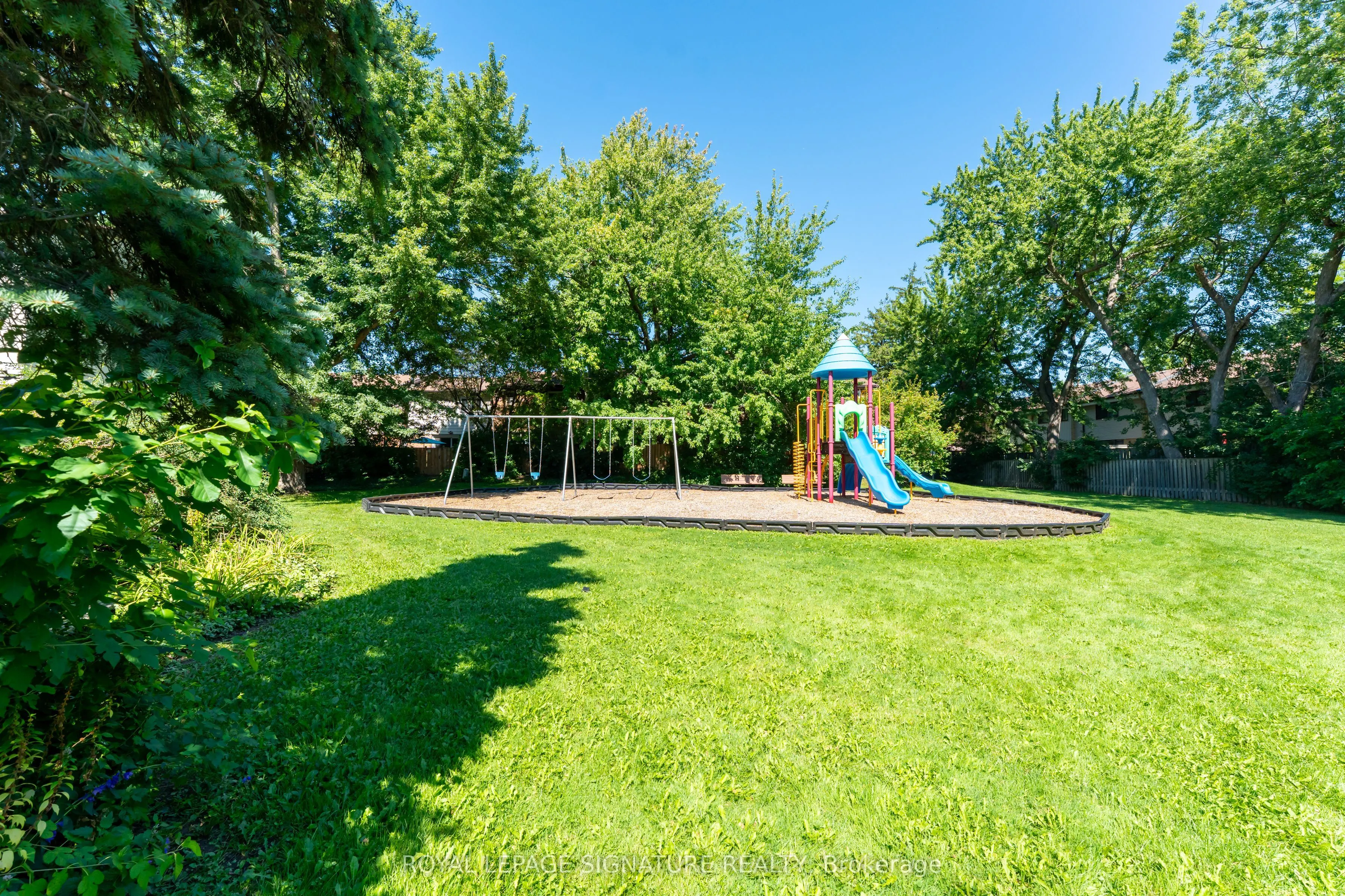 2825 Gananoque Drive #40