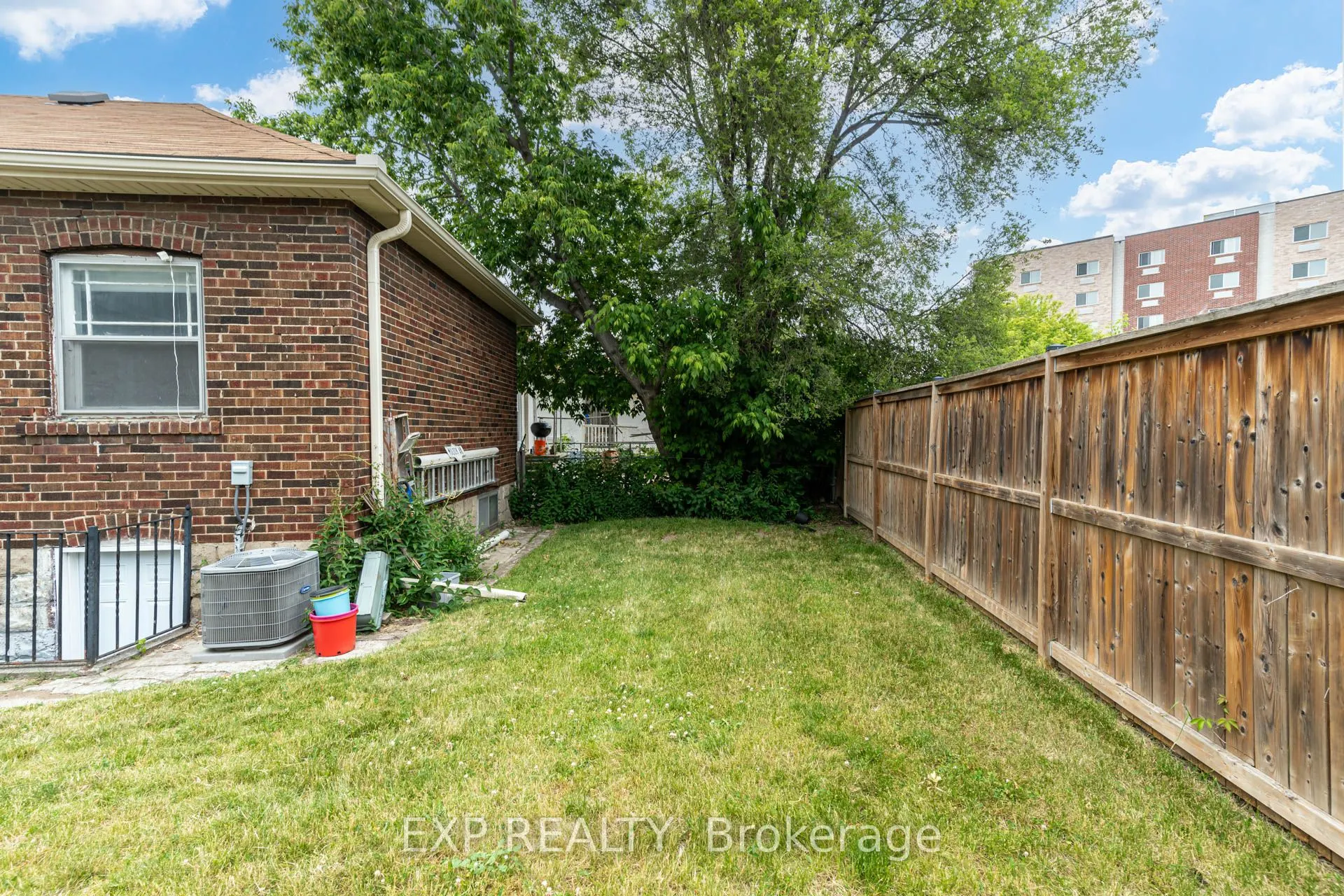 5 Laxis Avenue