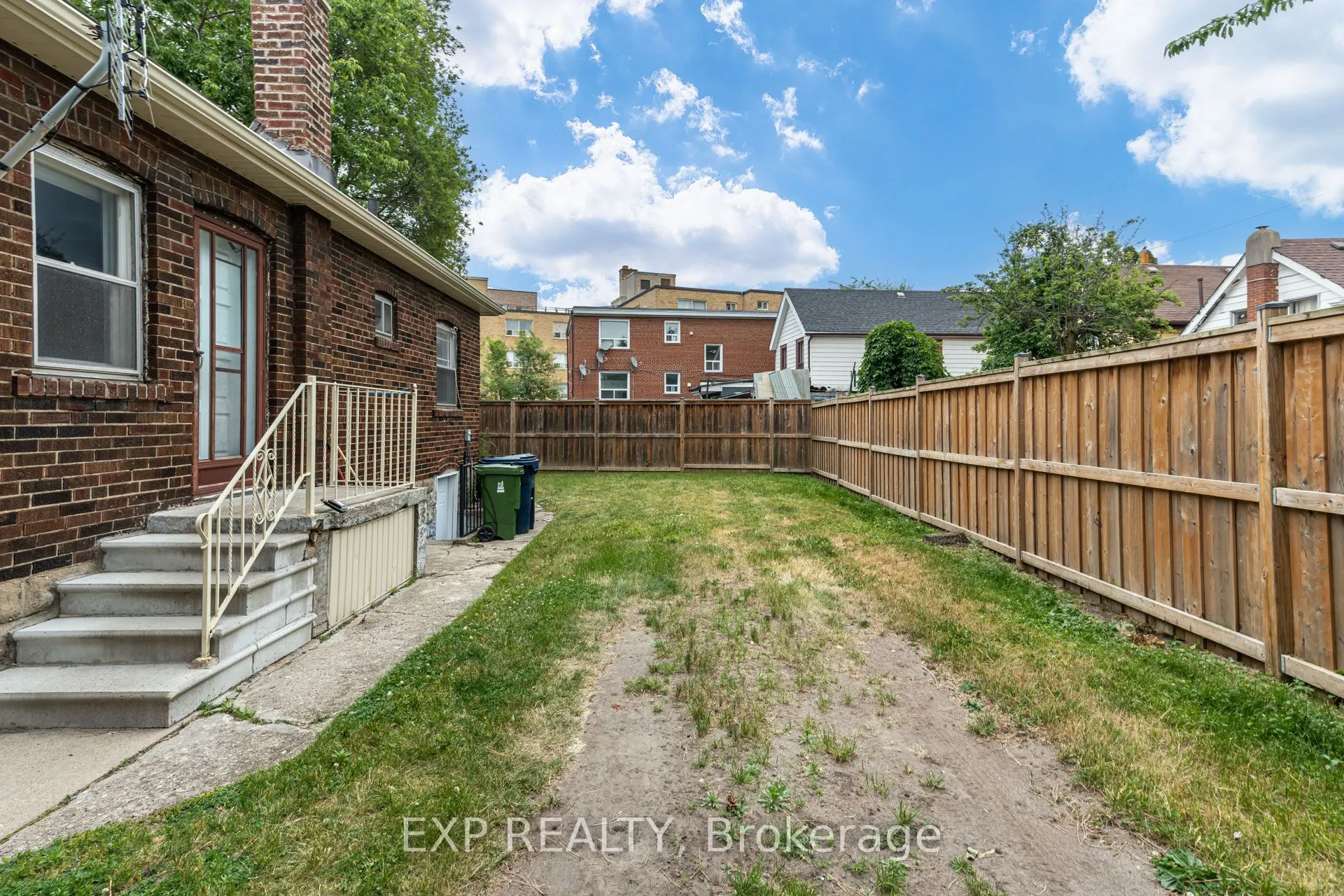 5 Laxis Avenue