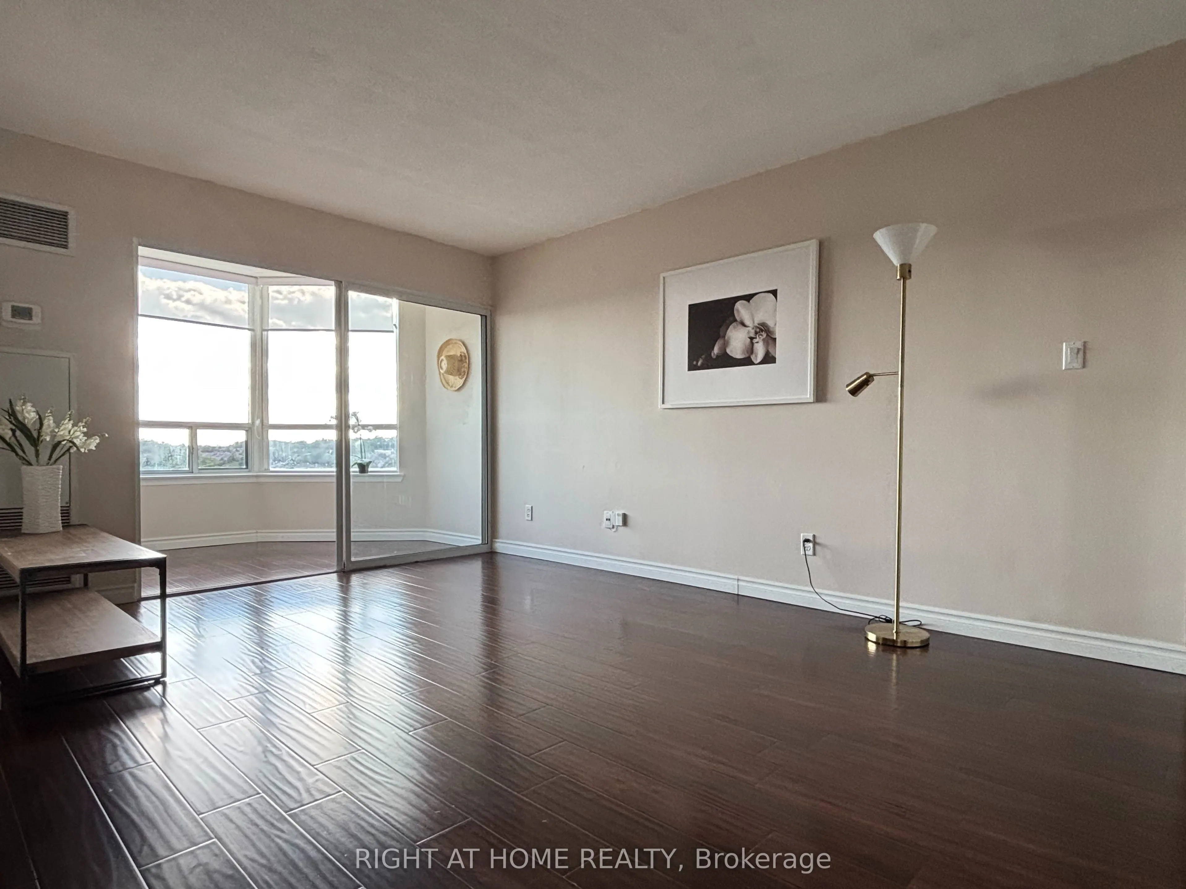 135 Hillcrest Avenue S #808