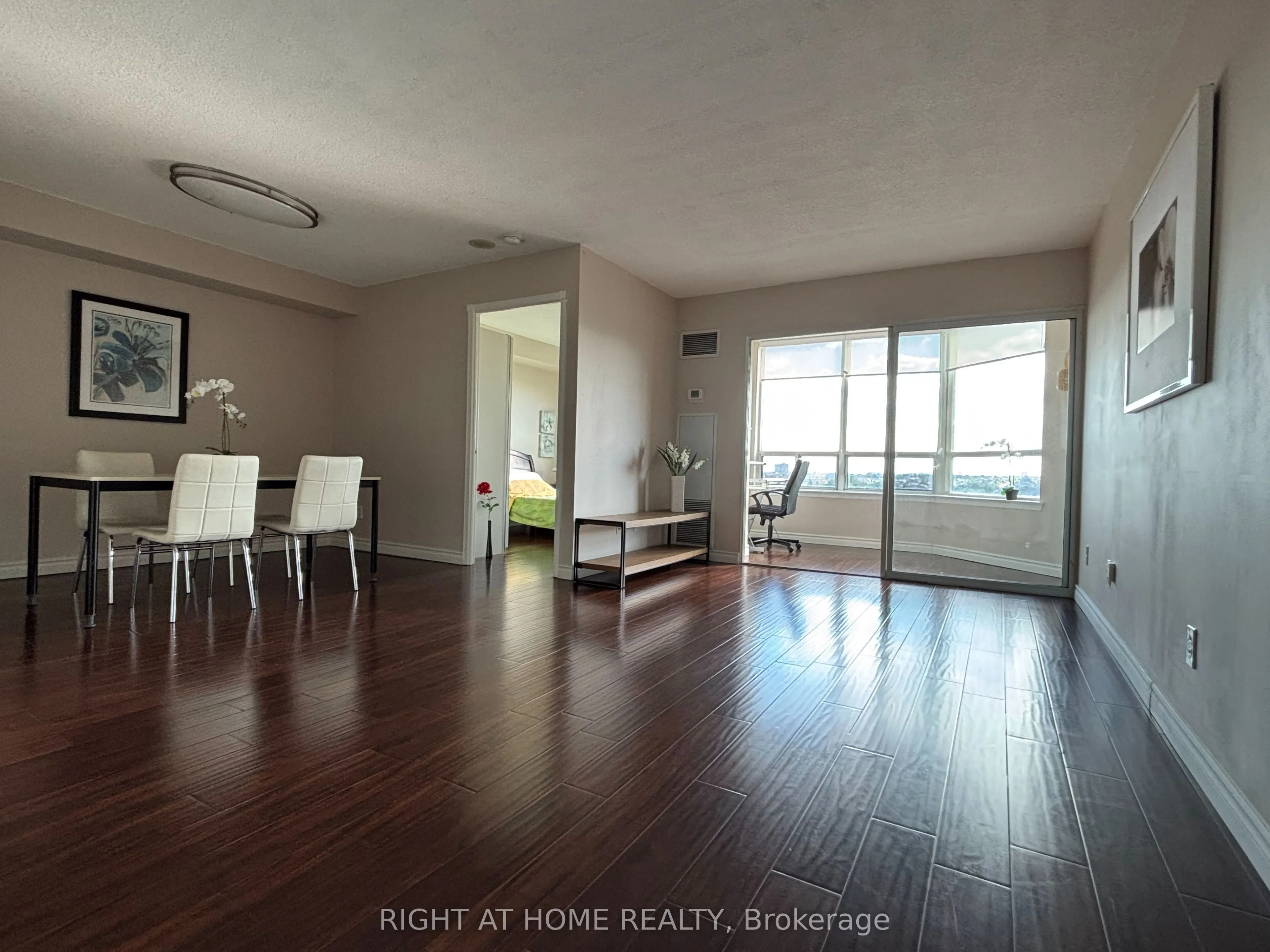 135 Hillcrest Avenue S #808