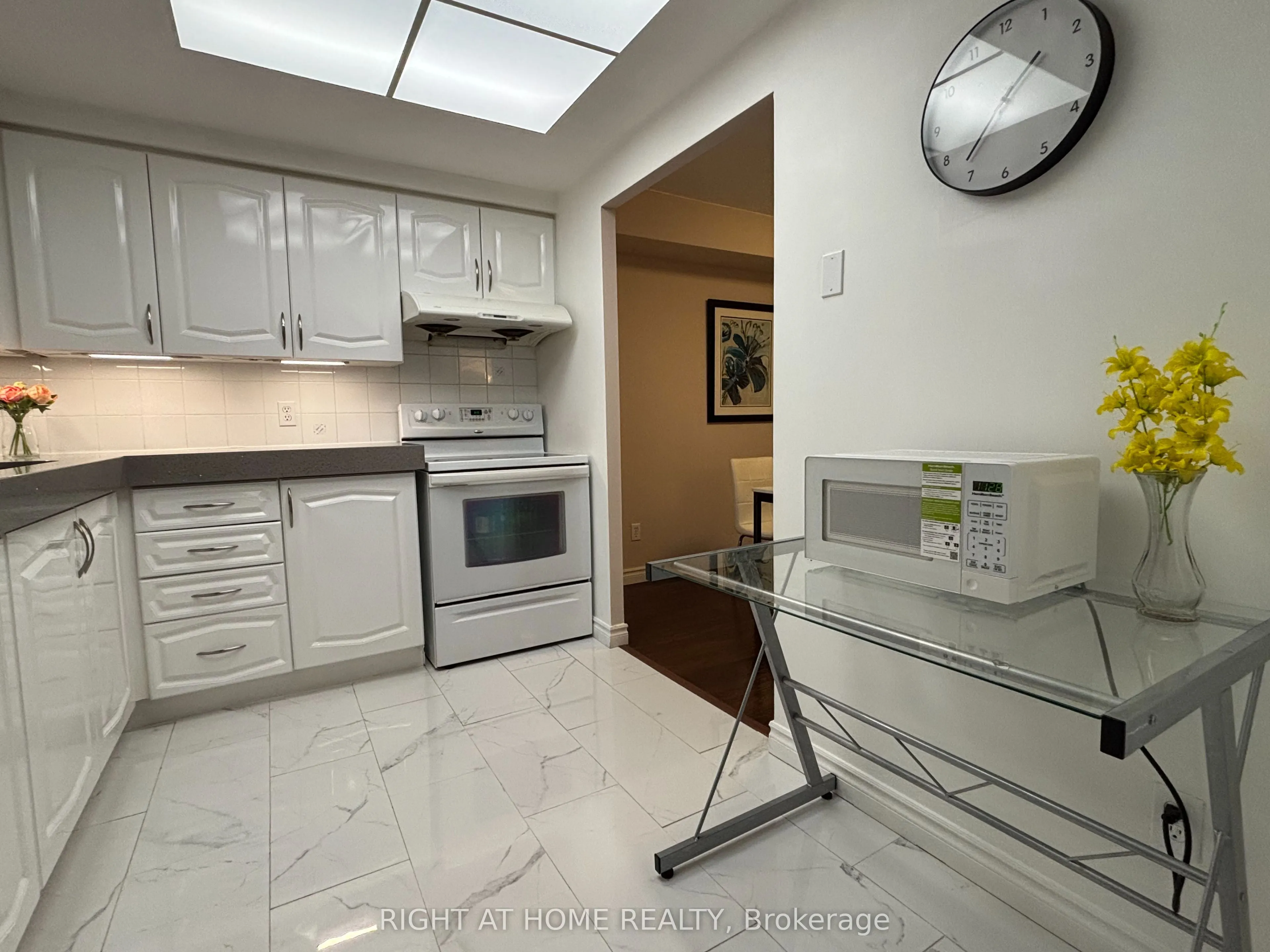 135 Hillcrest Avenue S #808