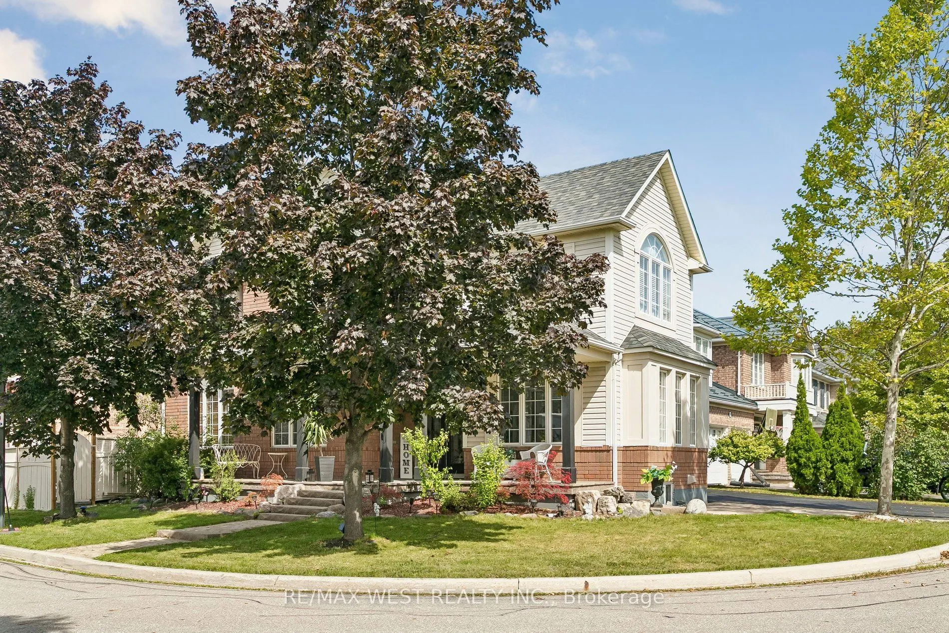 737 Turrell Crescent