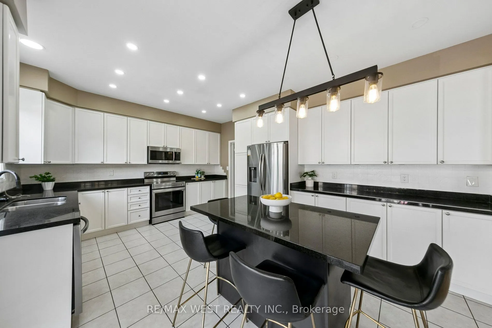 737 Turrell Crescent