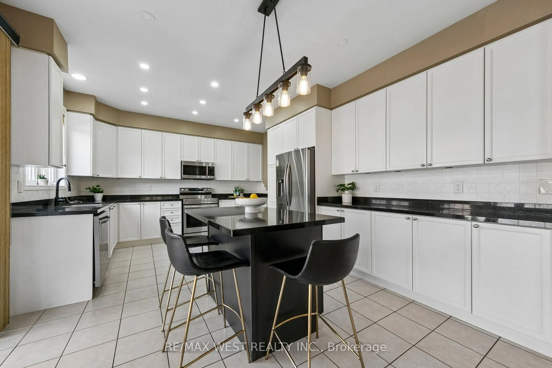 737 Turrell Crescent