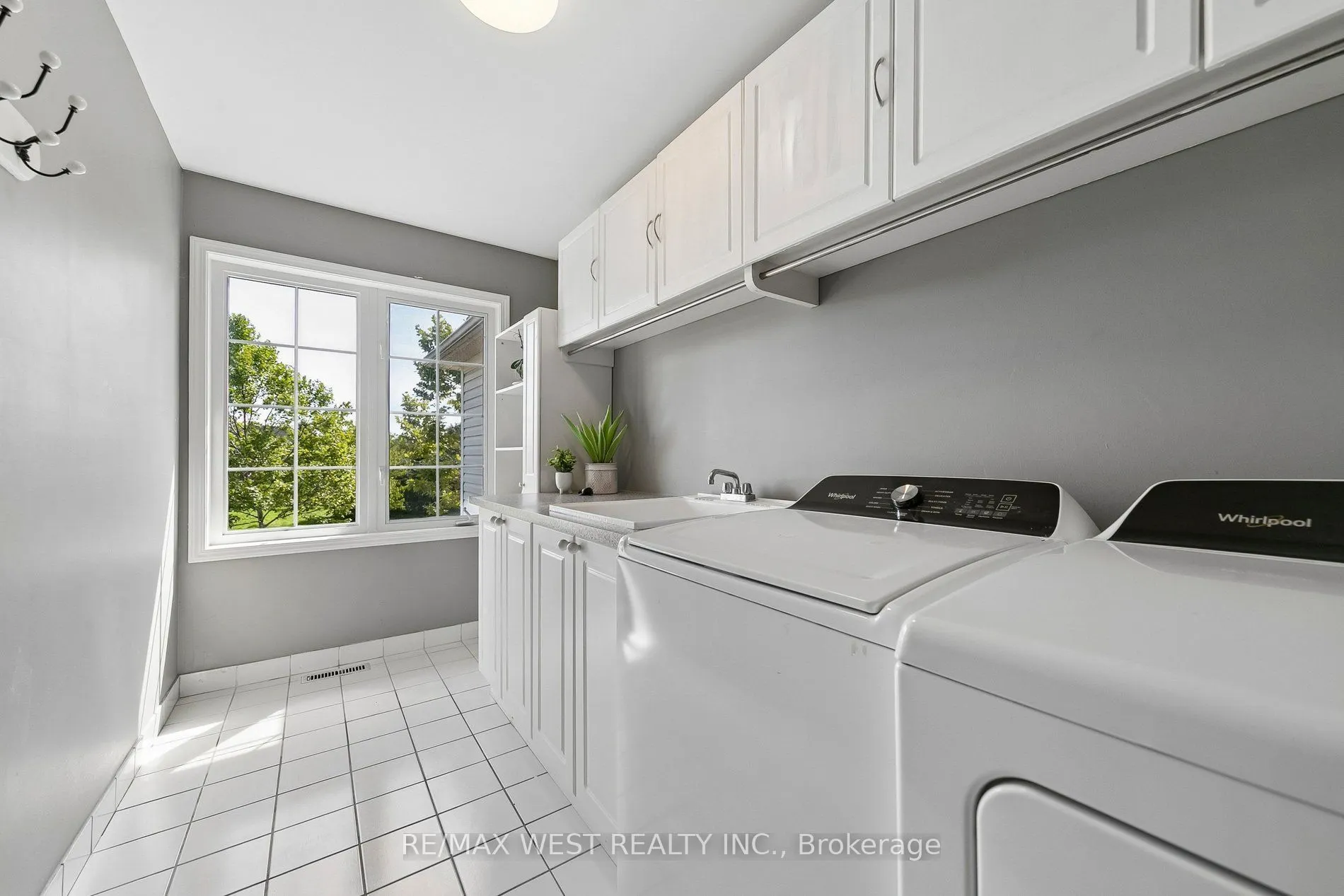 737 Turrell Crescent
