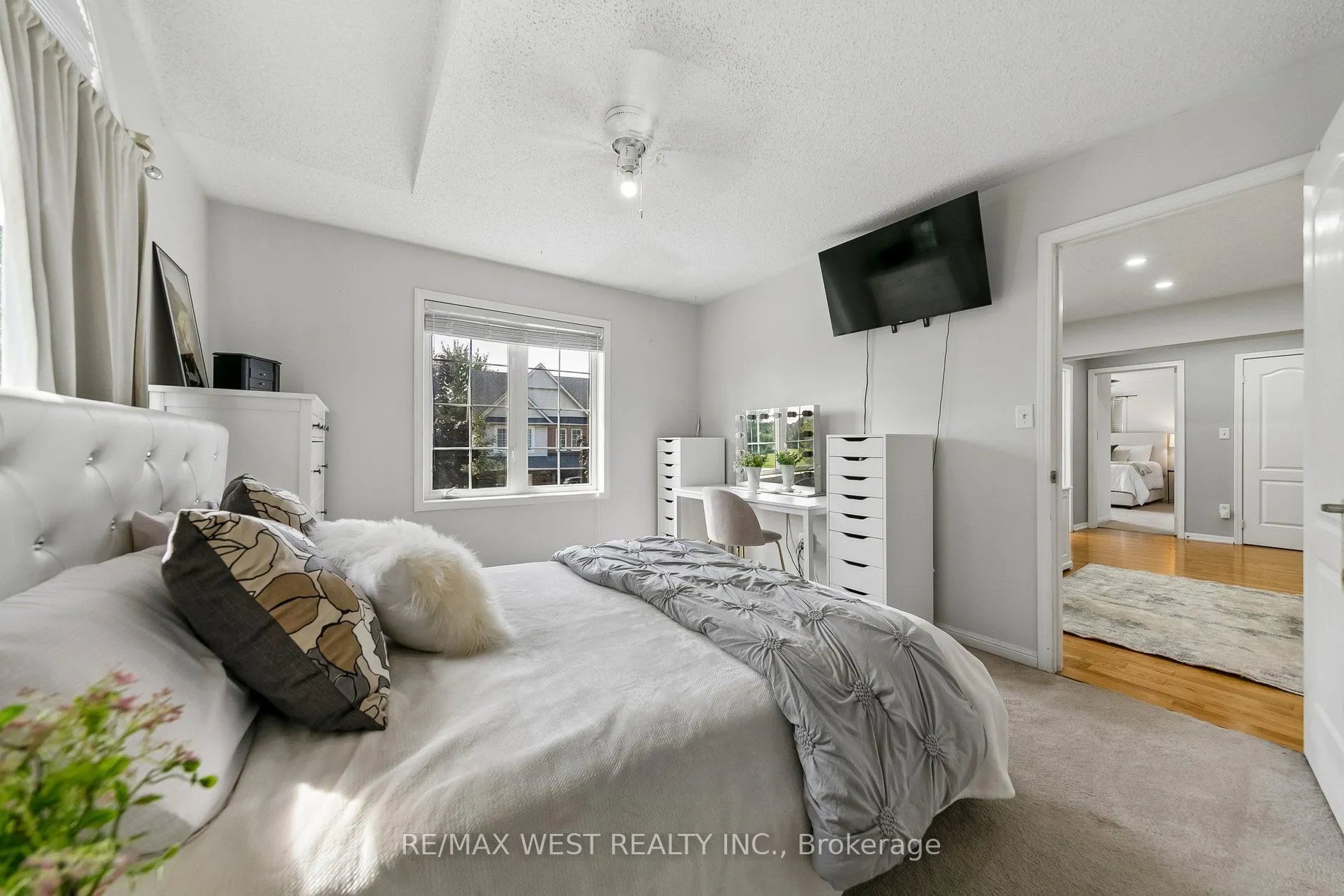 737 Turrell Crescent