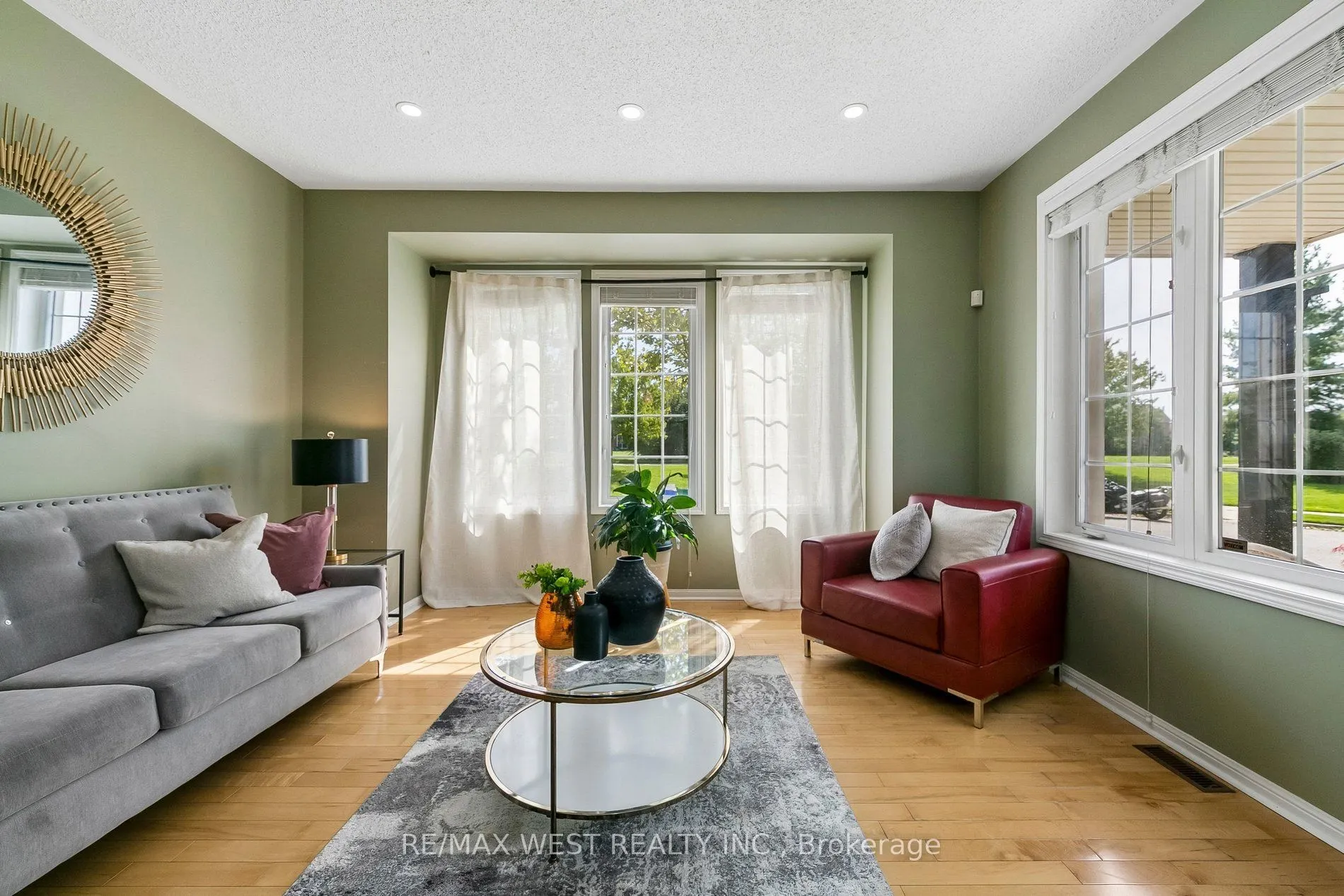 737 Turrell Crescent