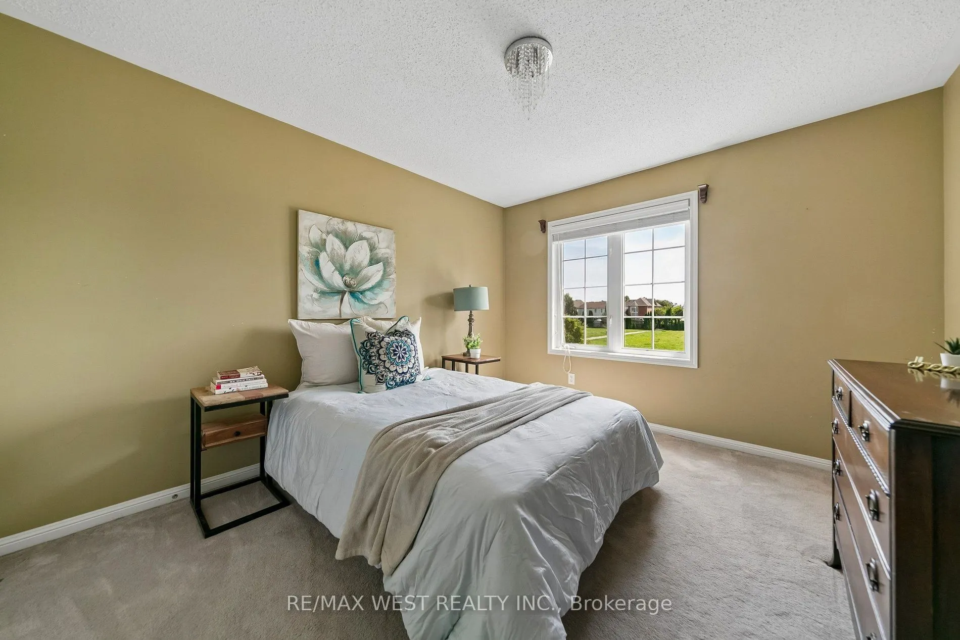 737 Turrell Crescent
