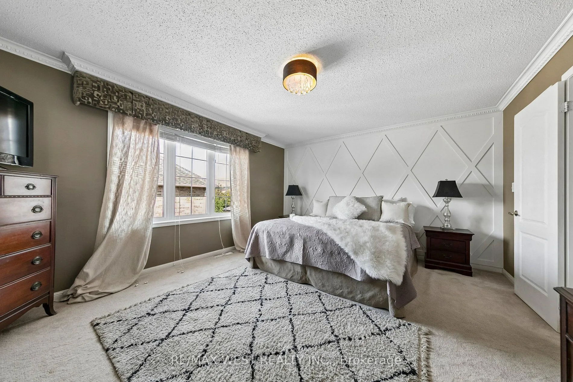 737 Turrell Crescent